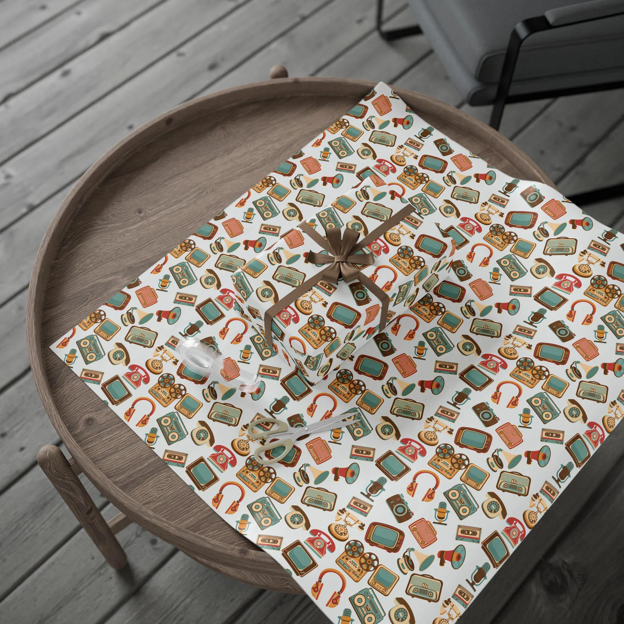 Fathers Day Retro Gadgets Gift Wrap: Vintage Electronics, 50s-70s Style - image 5
