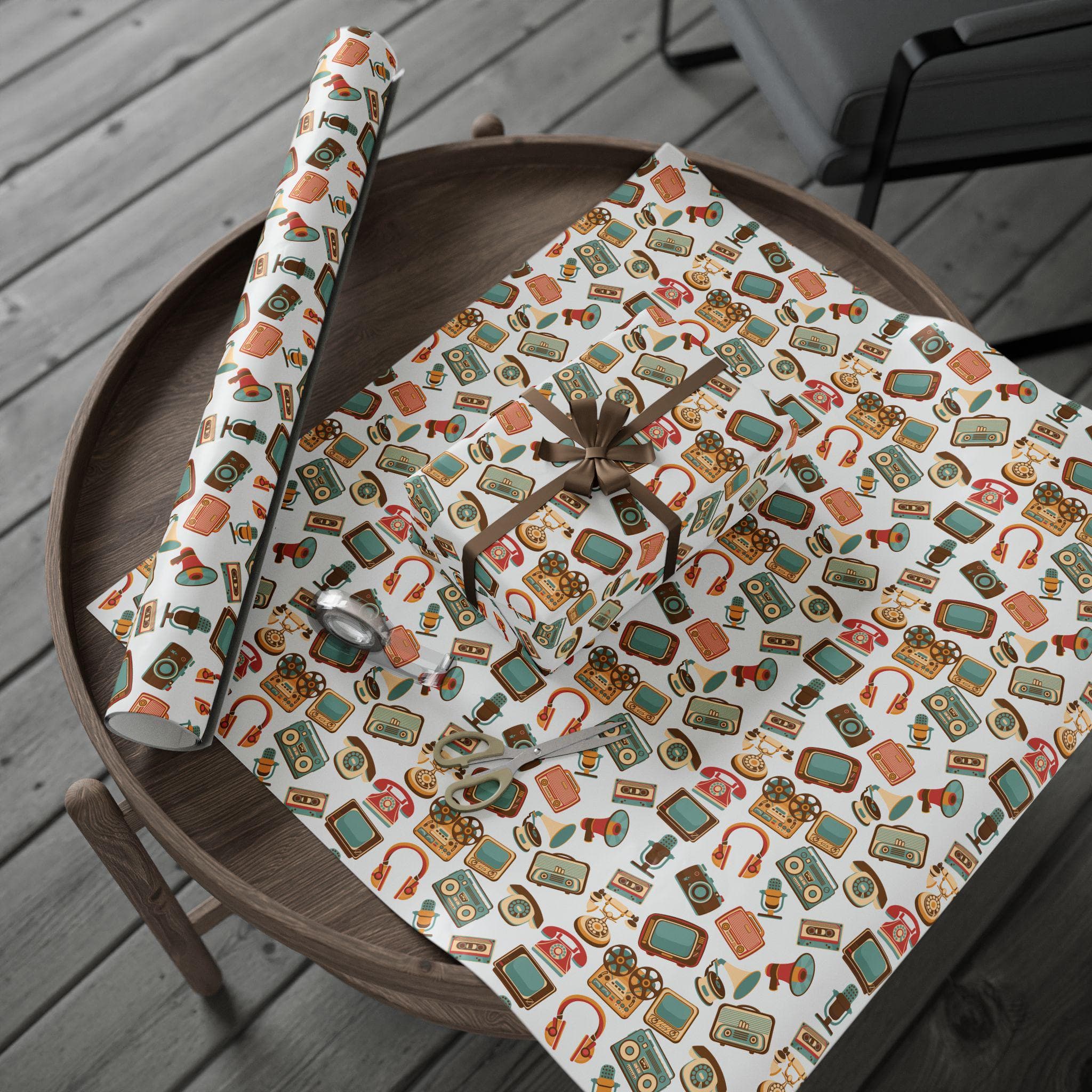Fathers Day Retro Gadgets Gift Wrap: Vintage Electronics, 50s-70s Style - image 4