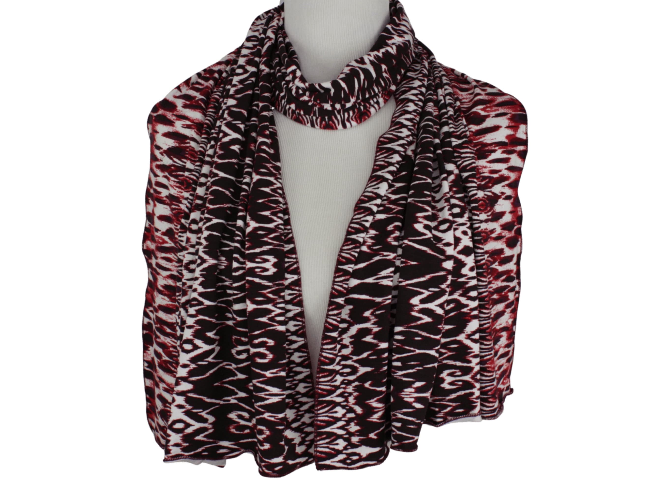 Printed jersey hijab. This cotton hijab will become a staple in your wardrobe.