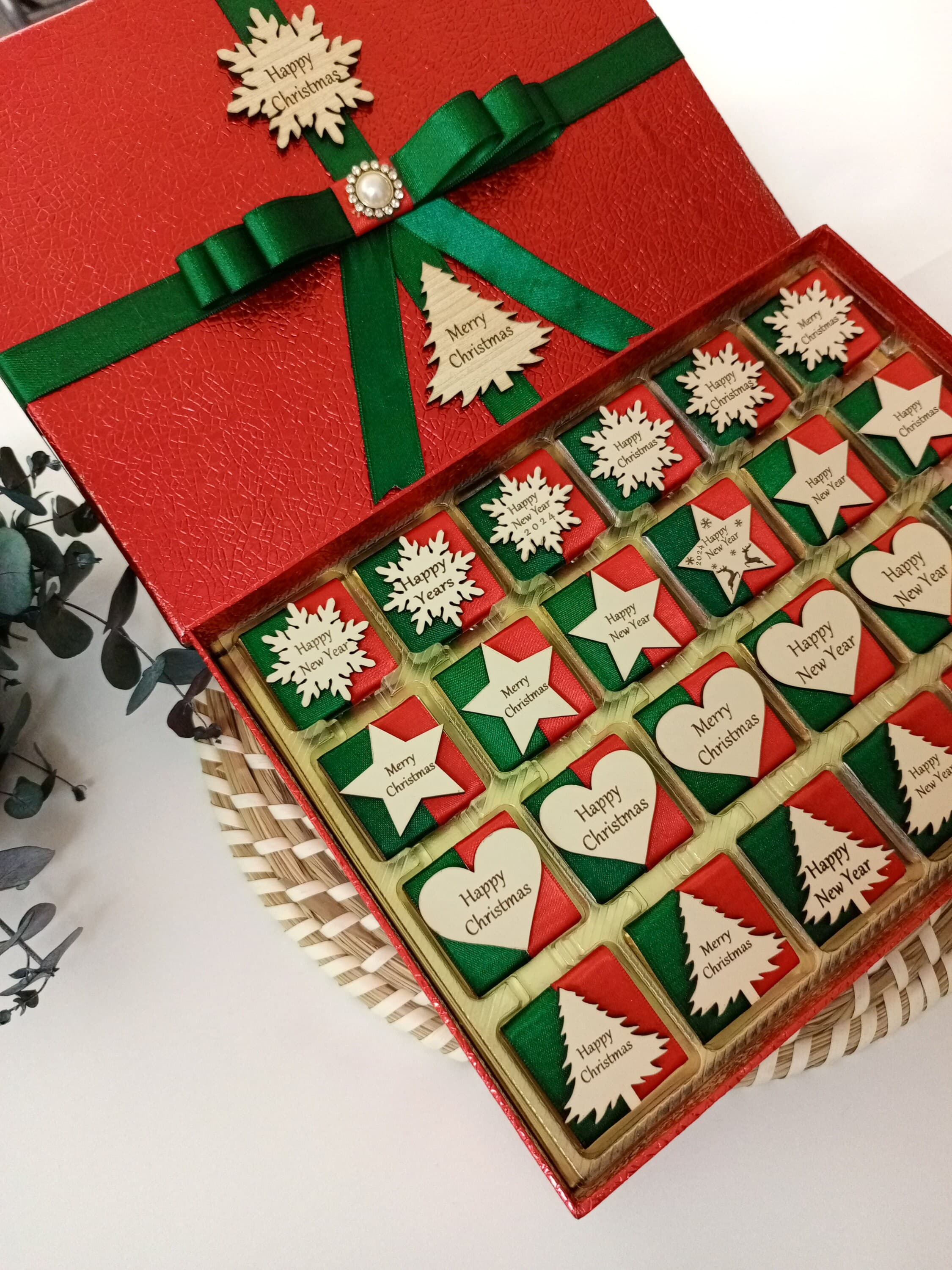 Christmas Chocolate Favors – Gold & Silver Foil, Party Chocolates
