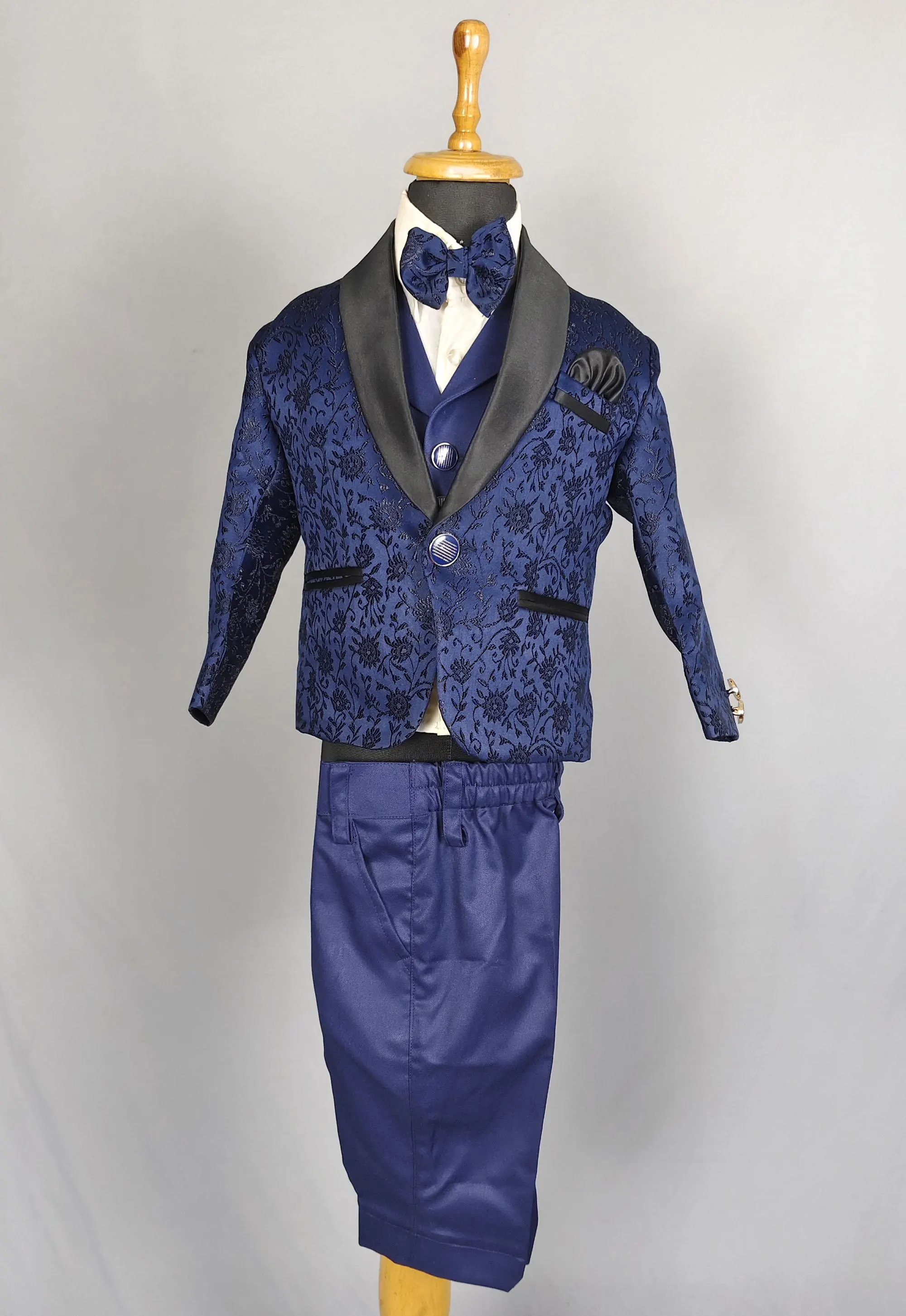Dress your little gentleman in a stylish boys 5 piece suit set, perfect for weddings, parties, and formal events