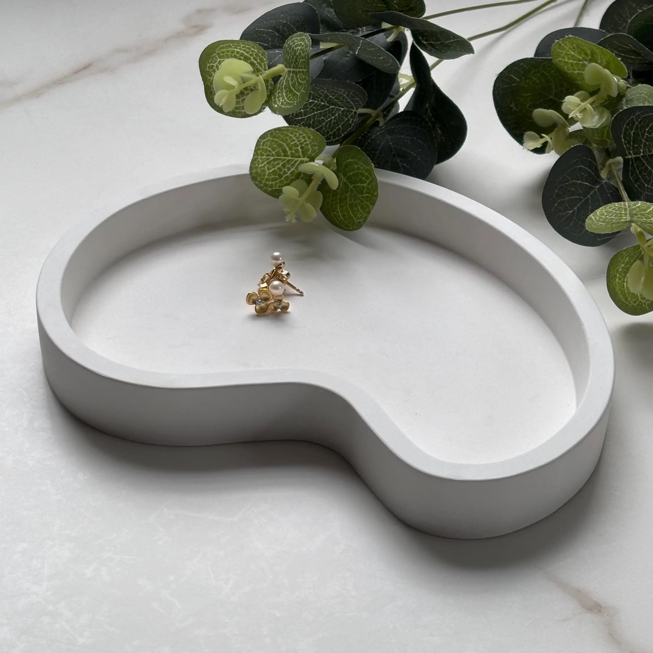 Cloud Stone Tray, Handmade Shelf Decorative Tray, Smooth Finish Irregular Tray, Trinket Dish, Jewellery Tray, White Concrete Stone Tray - image 4