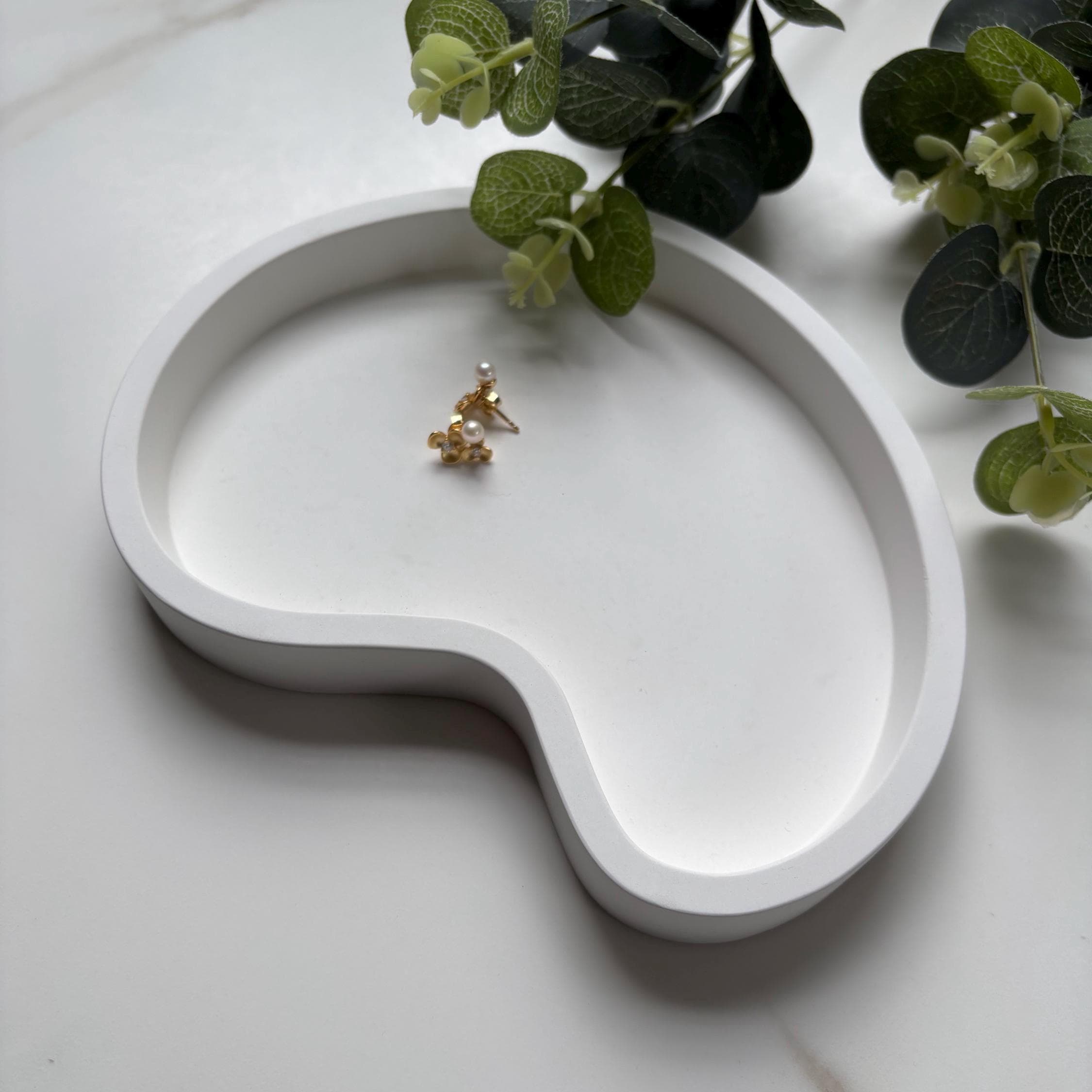Cloud Stone Tray, Handmade Shelf Decorative Tray, Smooth Finish Irregular Tray, Trinket Dish, Jewellery Tray, White Concrete Stone Tray