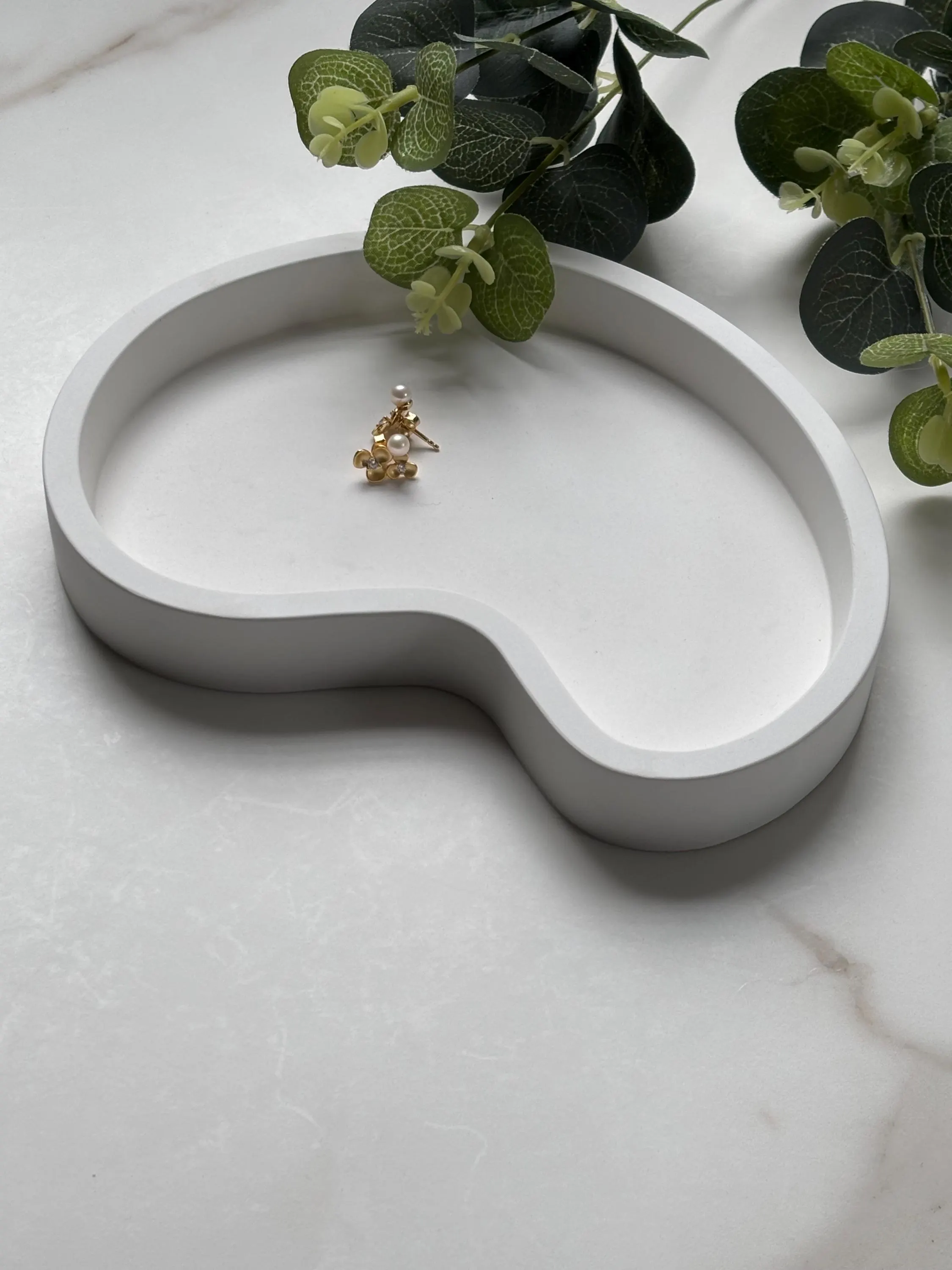 Cloud Stone Tray, Handmade Shelf Decorative Tray, Smooth Finish Irregular Tray, Trinket Dish, Jewellery Tray, White Concrete Stone Tray - image 3