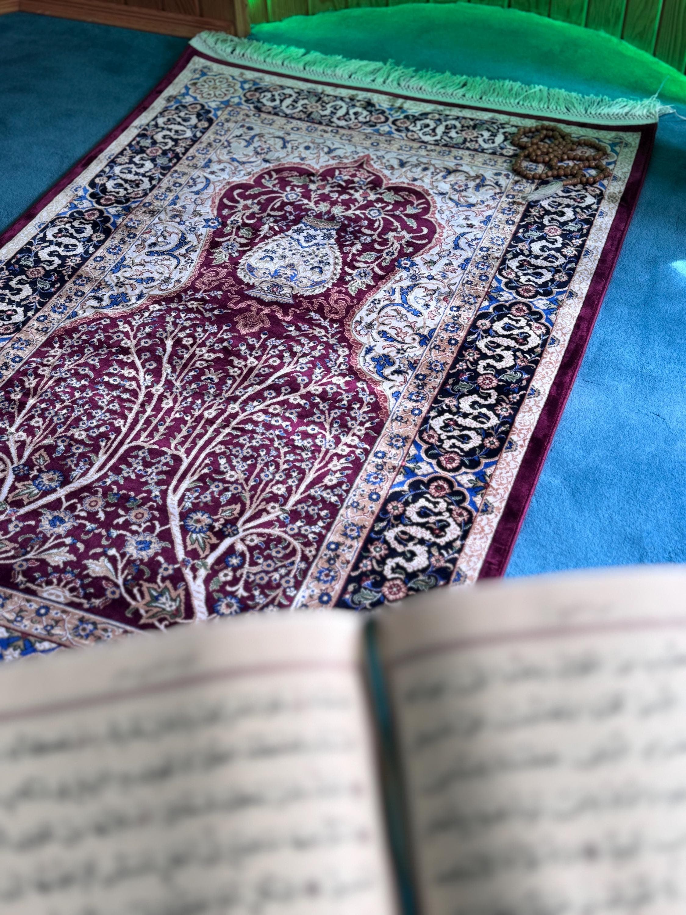 Bamboo Silk Prayer Rug: Turkish Janamaz, Soft Muslim Prayer Mat (3x4)