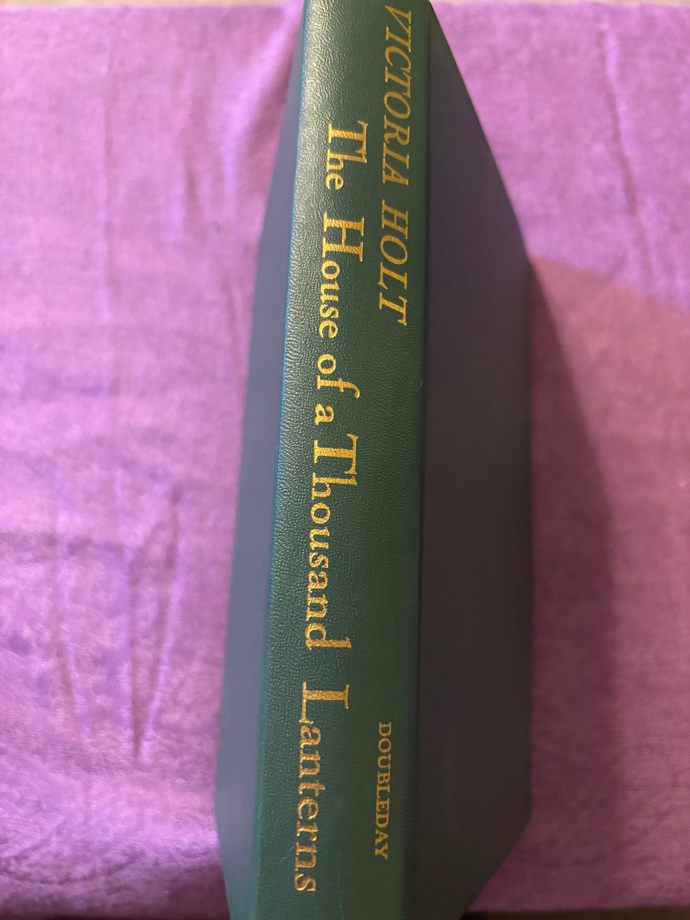 The House of a Thousand Lanterns, by Victoria Holt, Hardcover Book, 1974, Vintage Romance - image 3