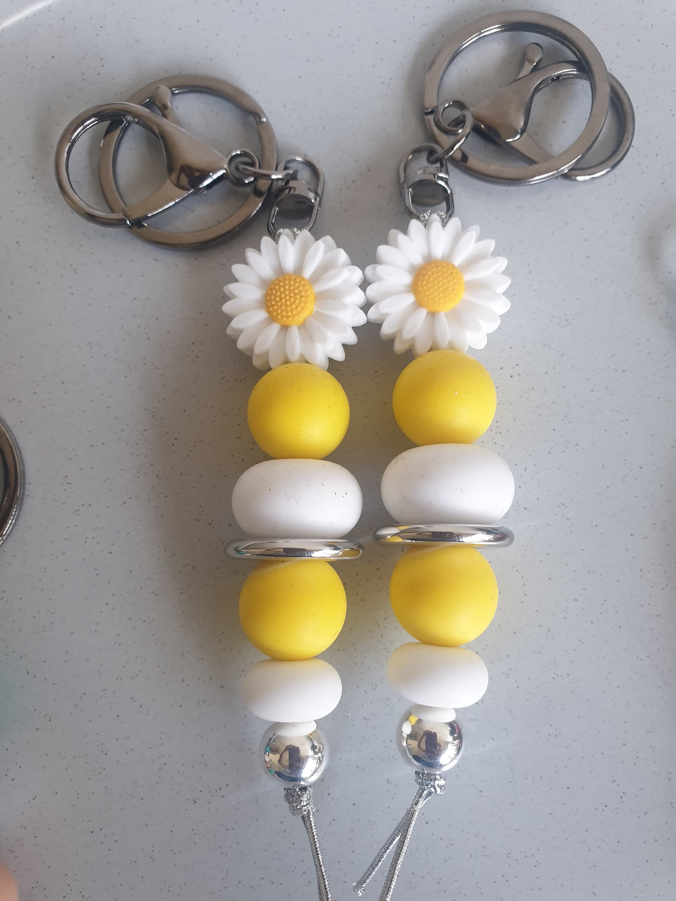 Handmade Daisy Keychain: Yellow & White Polymer Beads, Floral Bag Charm