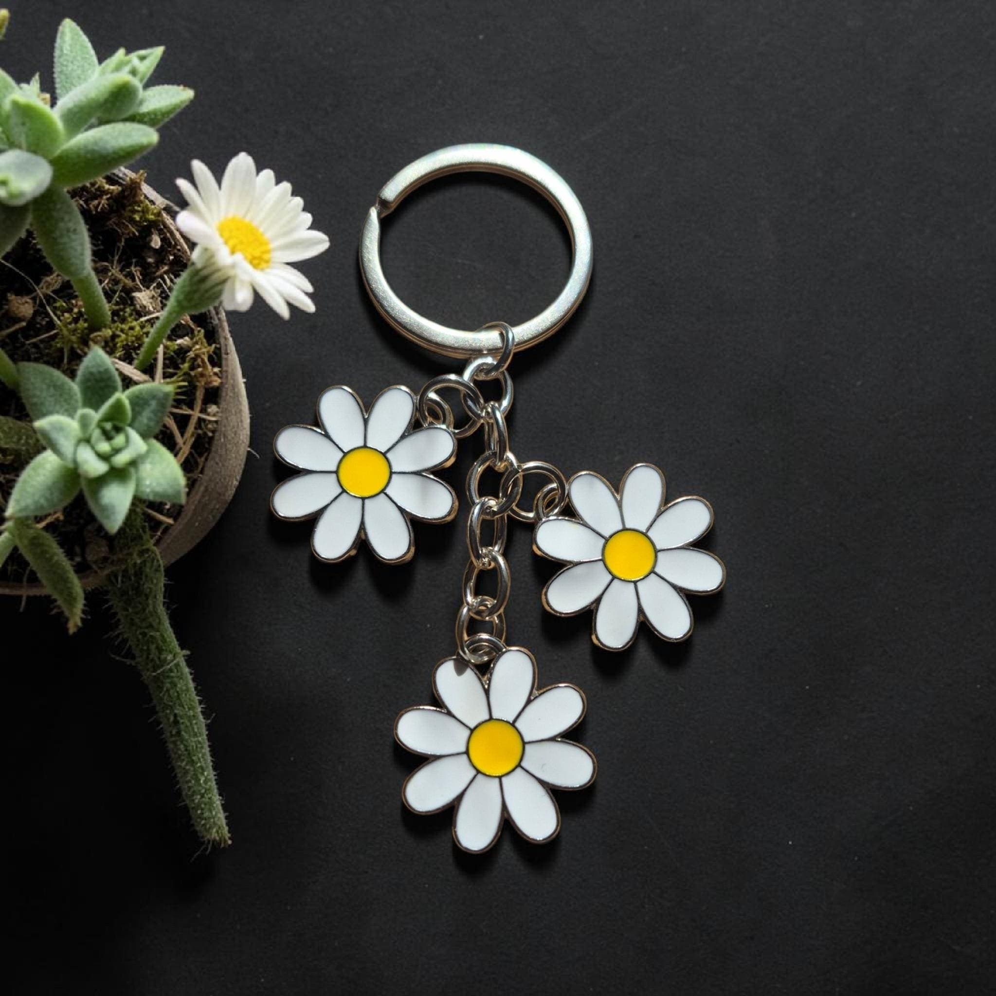 Daisy flower keychain, Daisy flowers charm for her, Accessories for her, keychain accessories - image 5