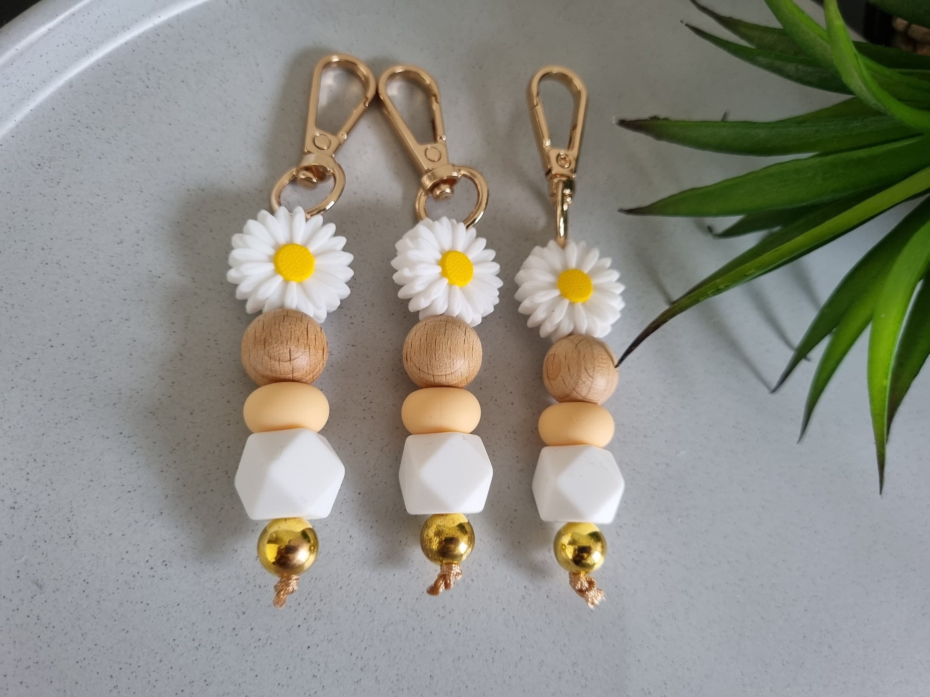Daisy Beaded Keychain: Silicone Bead Keyring, Handbag Charm - image 5