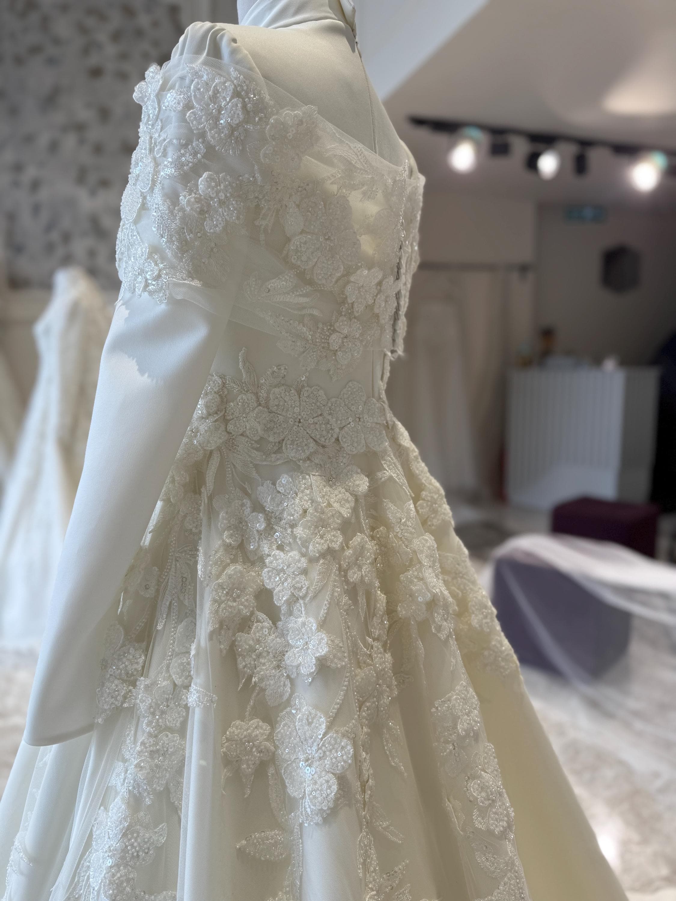 Elegant Lace Hijab Wedding Dress – Modest Long Sleeve Bridal Gown with Train - image 5