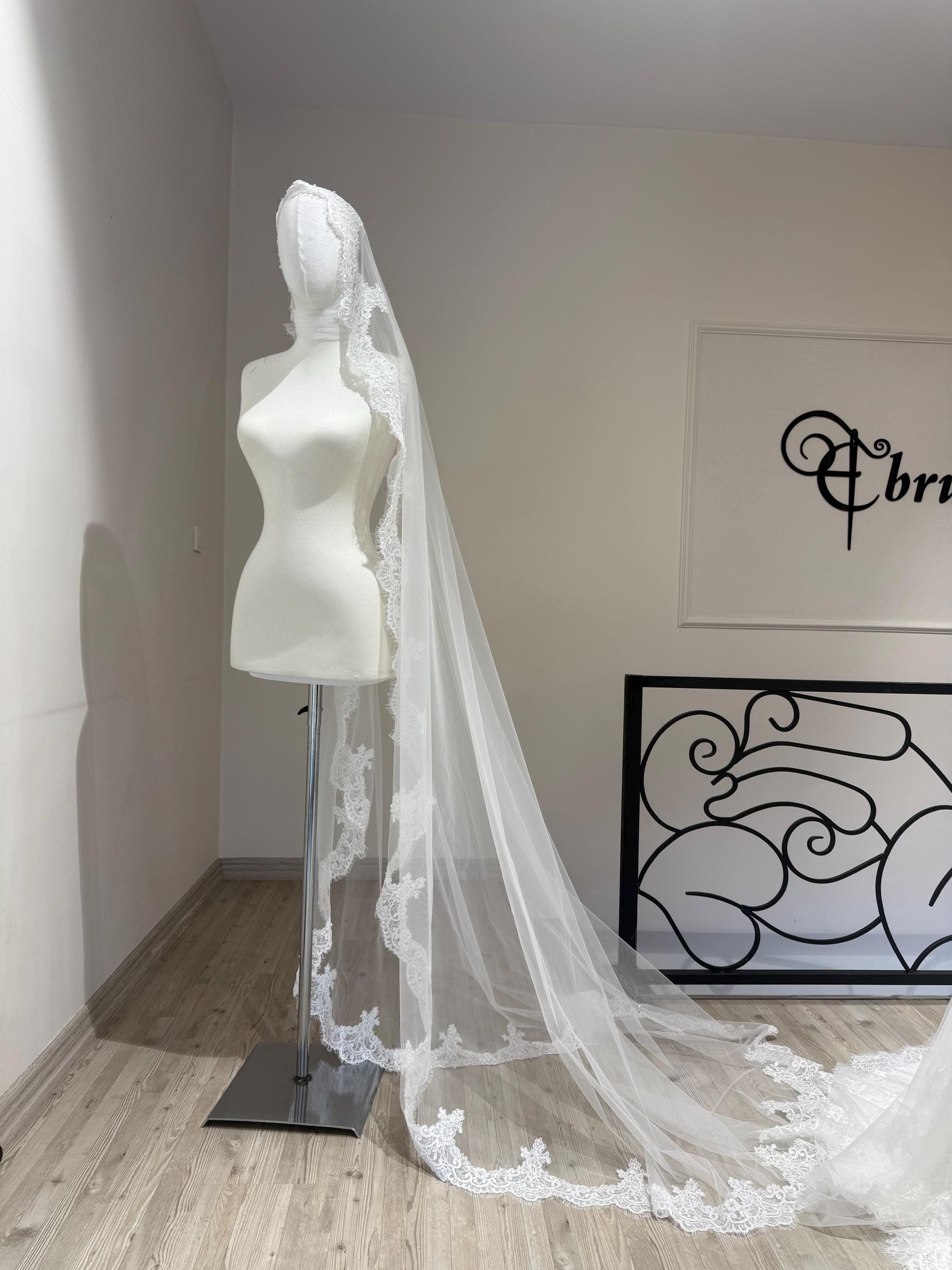 Long Tulle Bridal Veil | Simple Elegant Wedding Veil