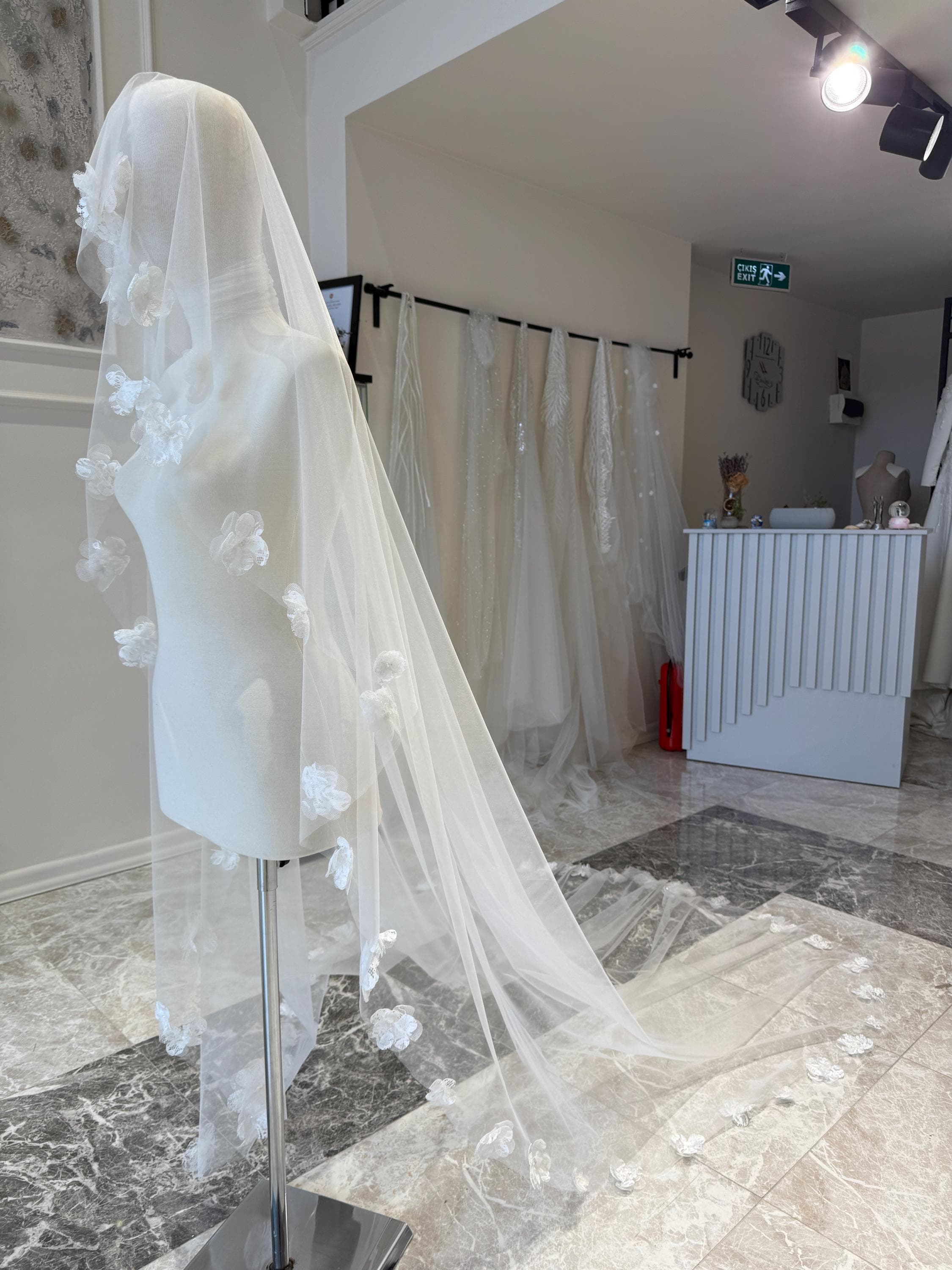 Elegant Cathedral Lace Appliqué Veil – One-Tier Soft Tulle Bridal Veil for Modest Brides - image 3