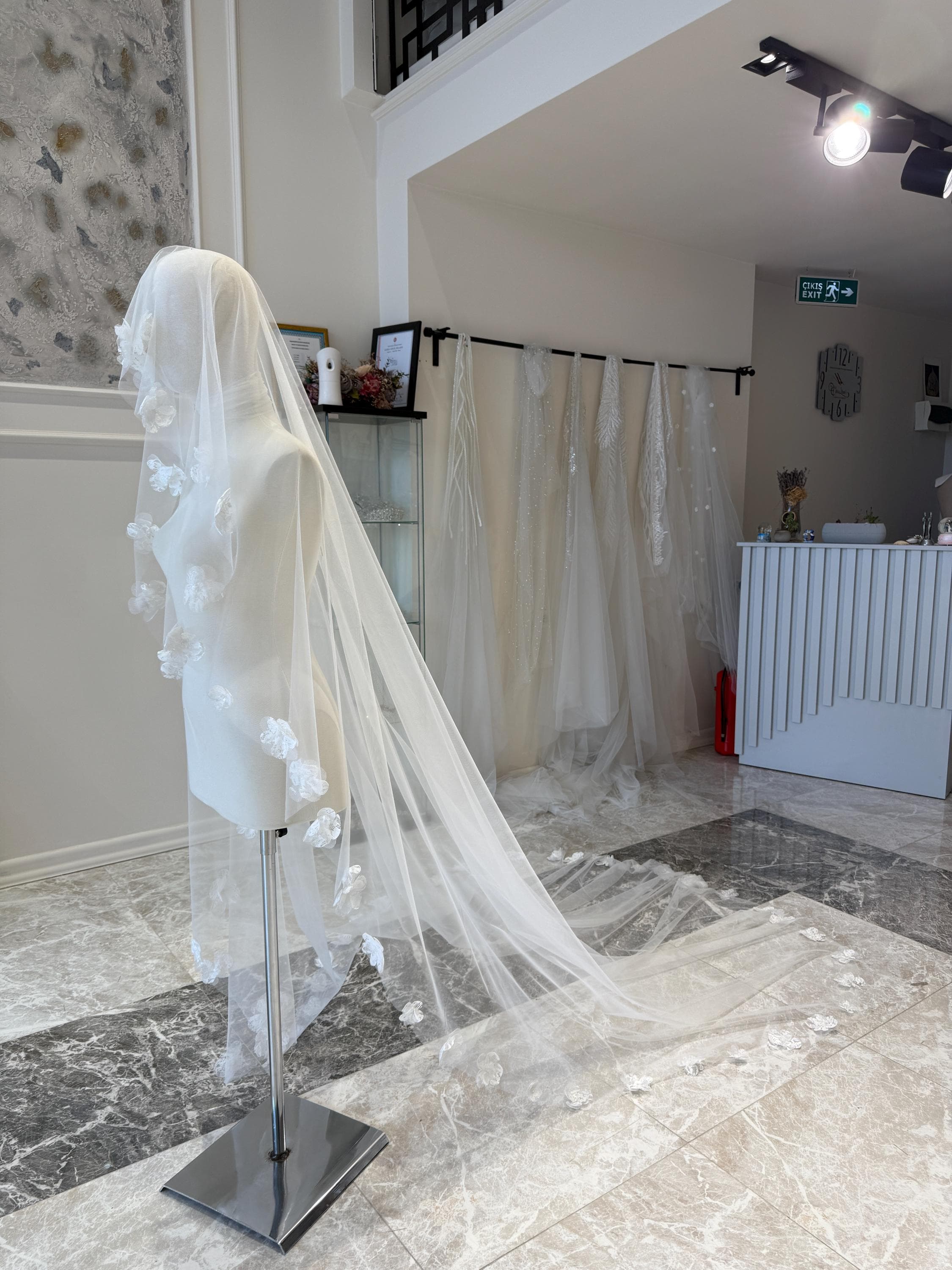 Elegant Cathedral Lace Appliqué Veil – One-Tier Soft Tulle Bridal Veil for Modest Brides - image 4