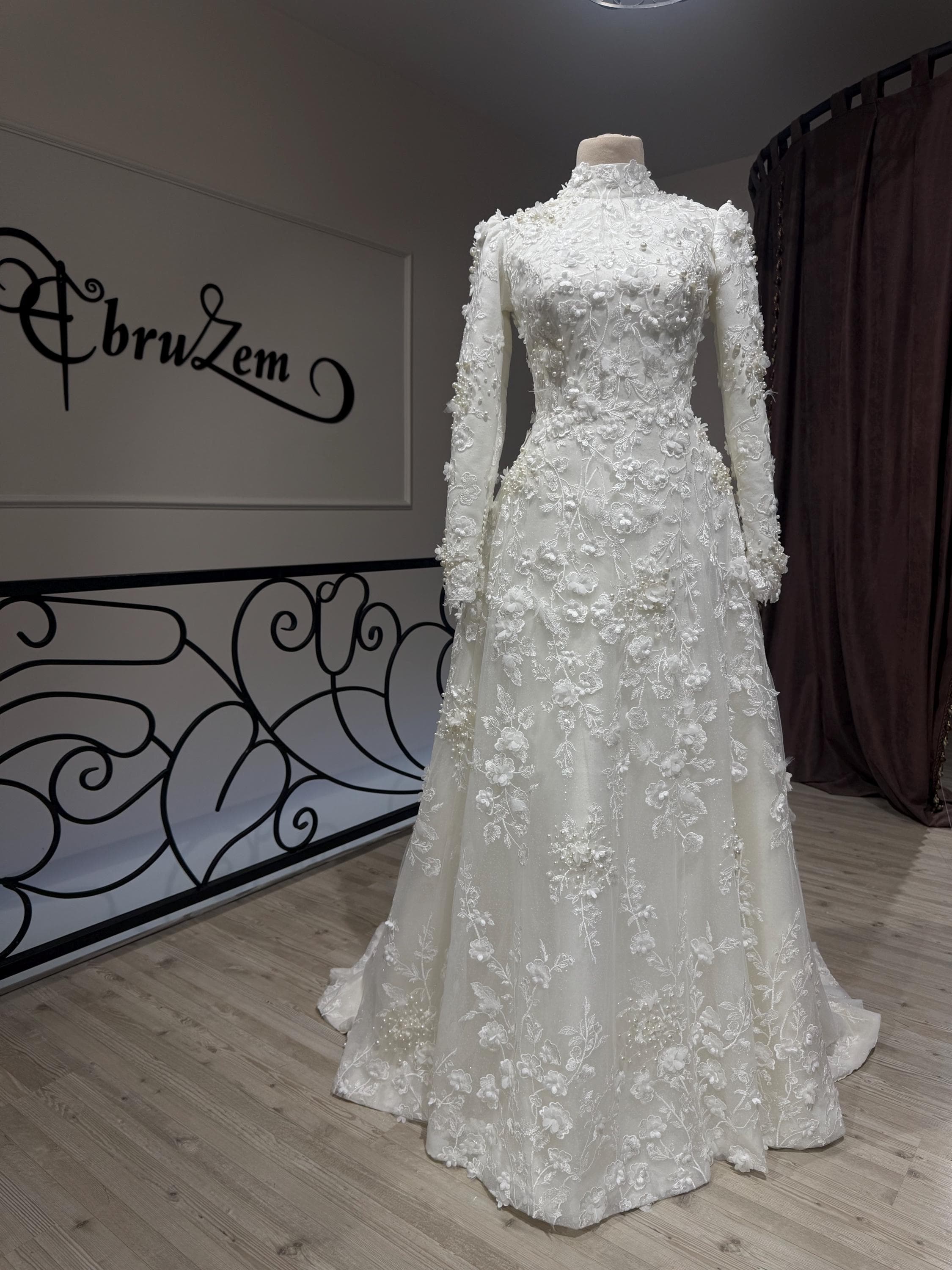 Handmade Muslim Wedding Dress – 3D Lace Hijab Gown with Train & Full Coverage - image 4