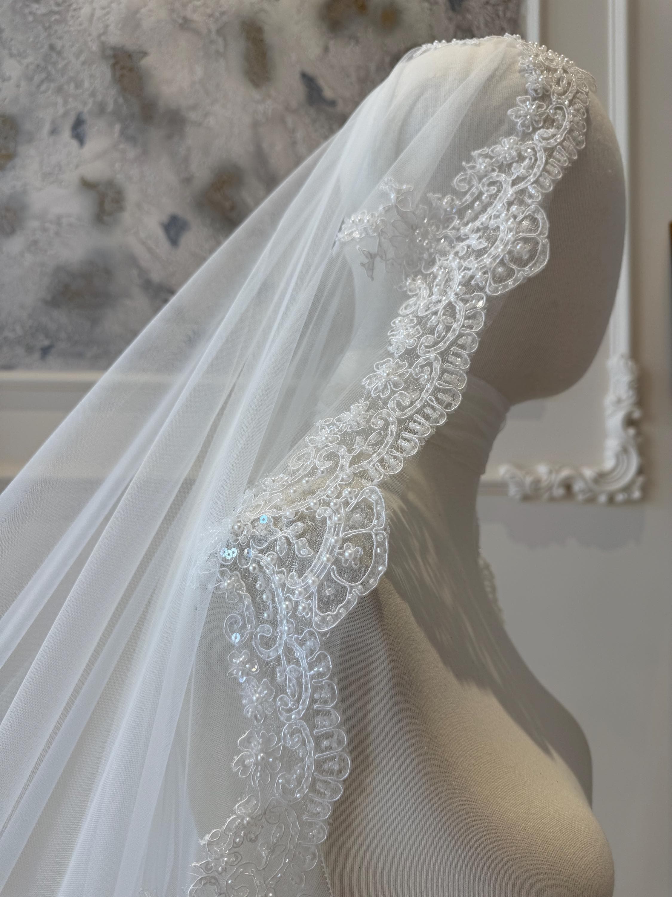 Lace Edge Bridal Veil | Elegant Tulle Design
