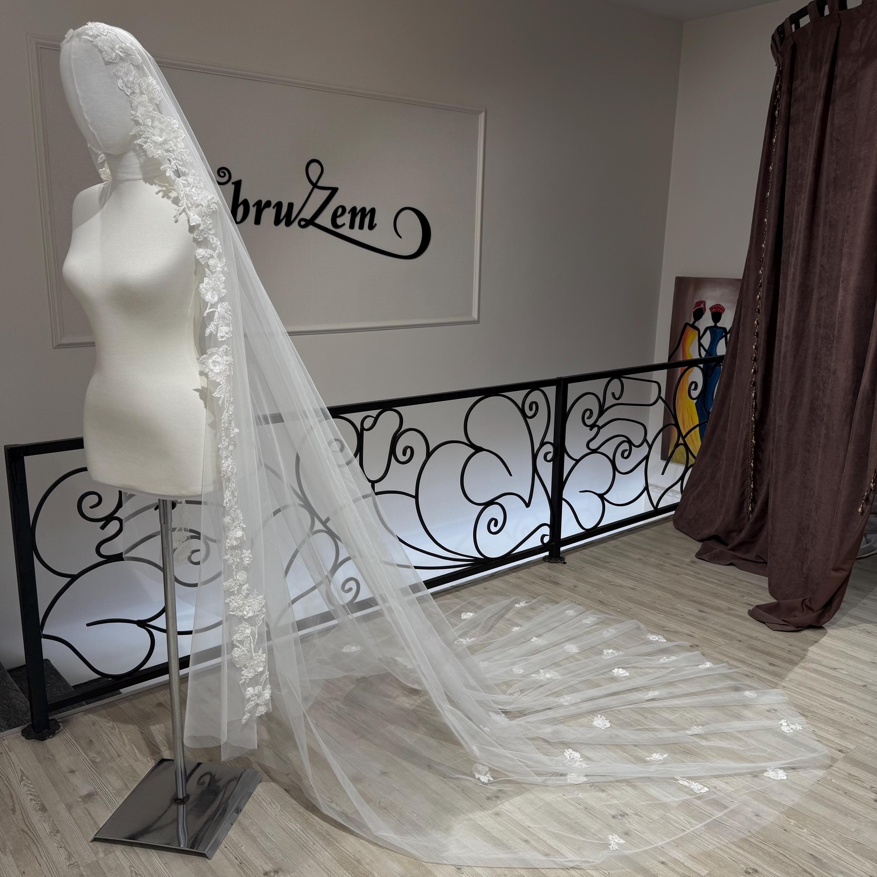 The flower veil integrates with the wedding dress and the bridal veil - image 3