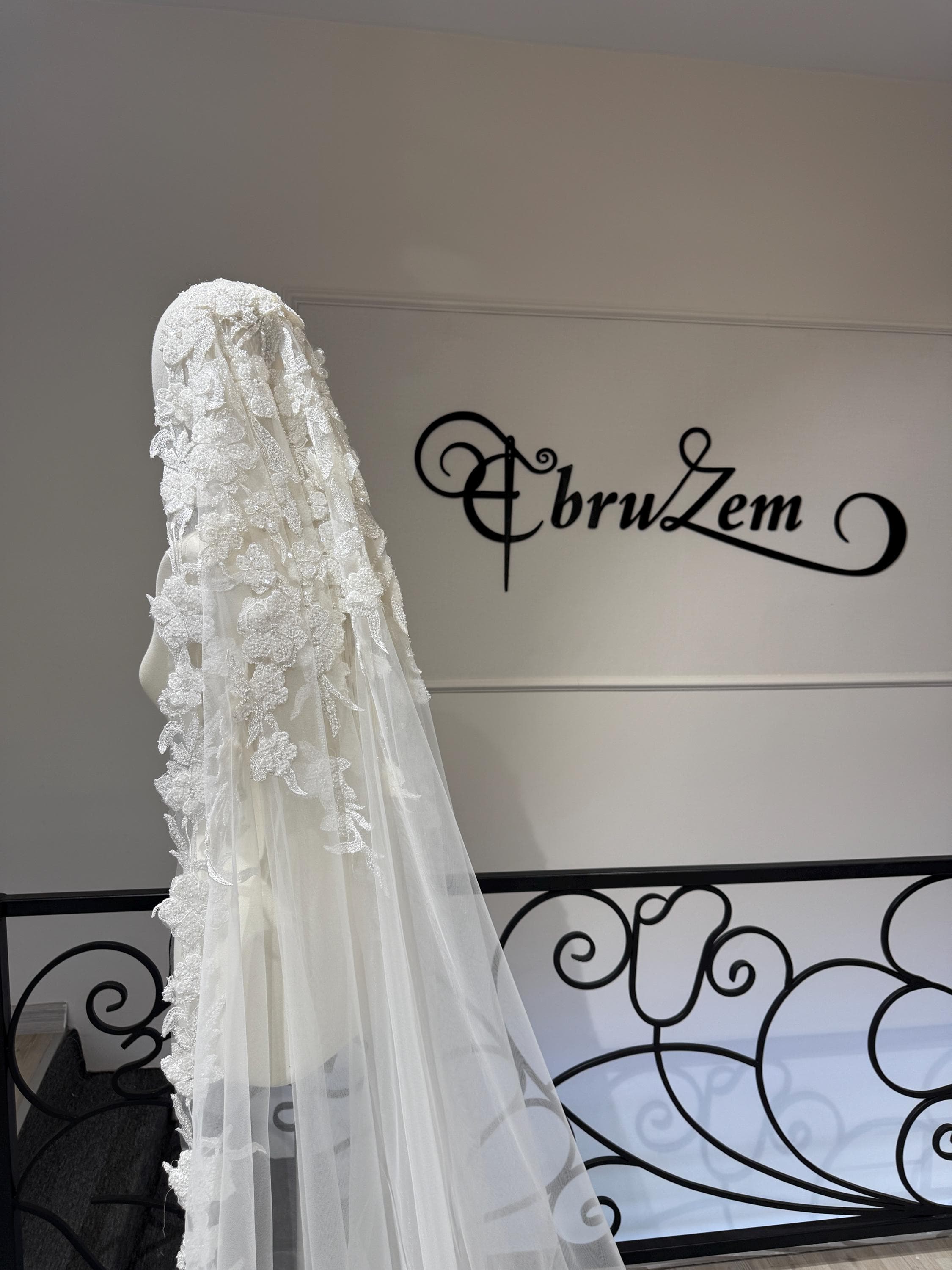 Romantic Elbow-Length Veil – Soft Tulle Two-Tier Bridal Veil with Delicate Raw Edge