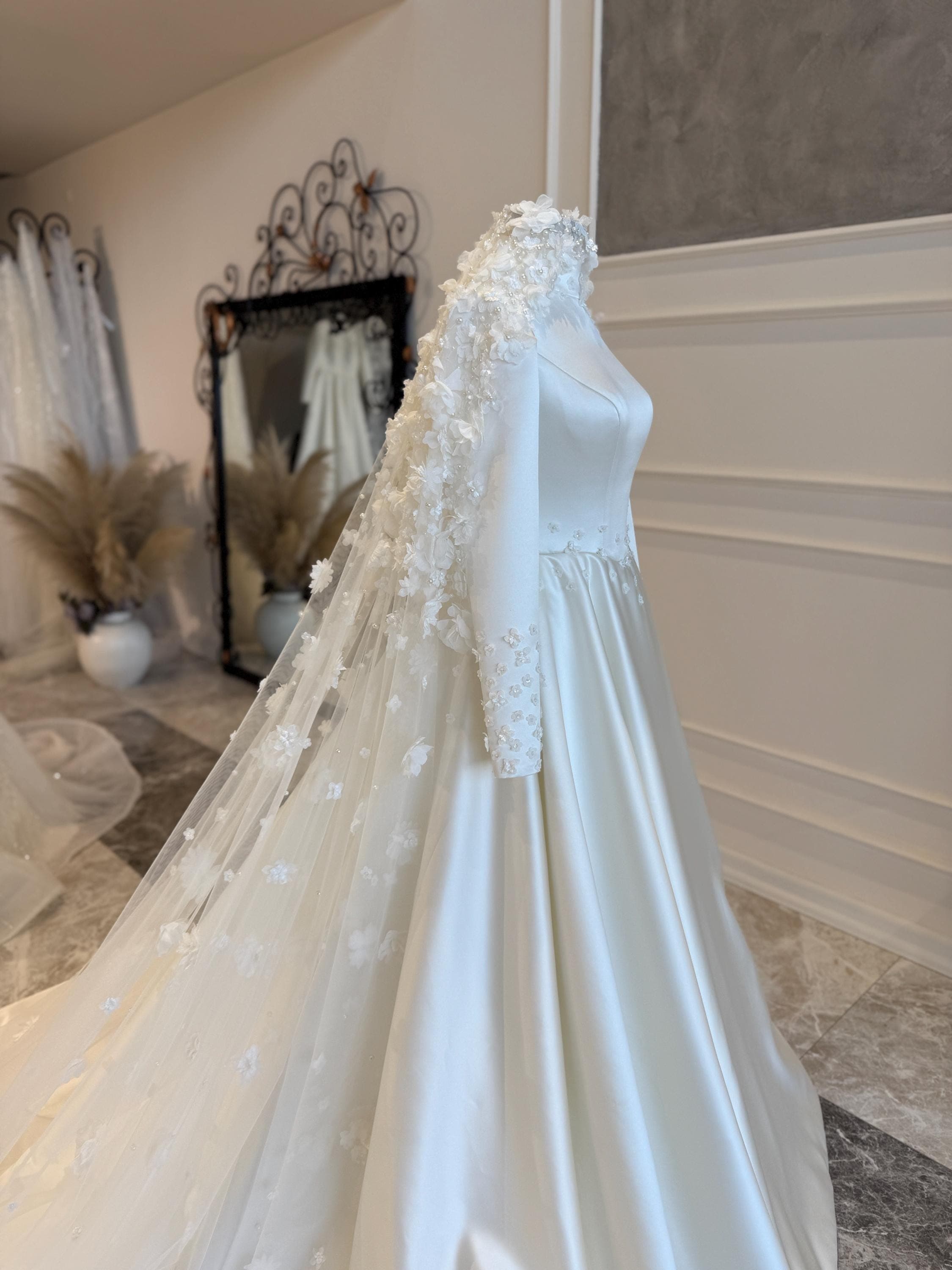 Luxury Lace Hijab Wedding Dress Modest Satin Muslim Bridal Gown