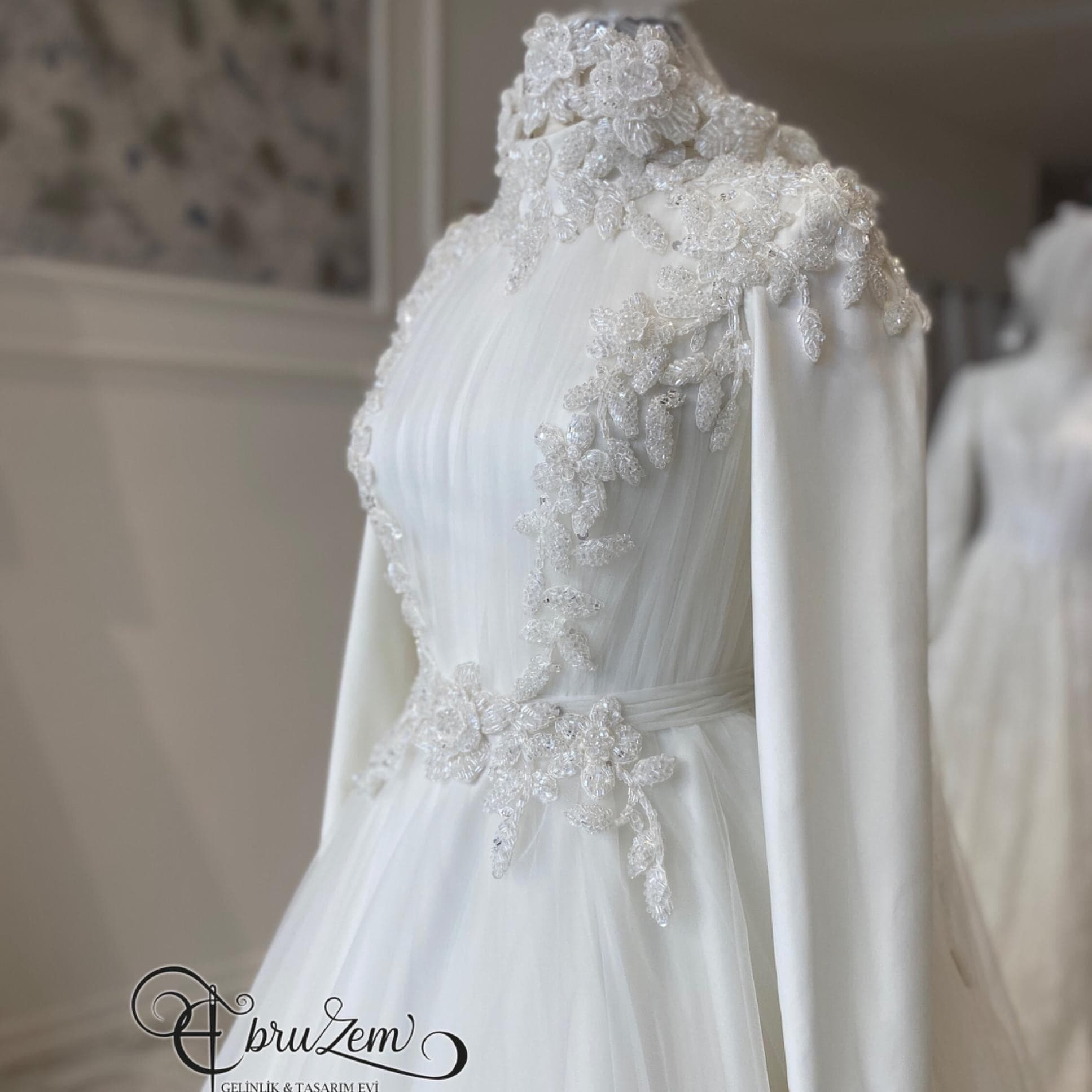 Elegant Modest Wedding Dress with Beaded Lace – A-Line Hijab Bridal Gown for Muslim Bride