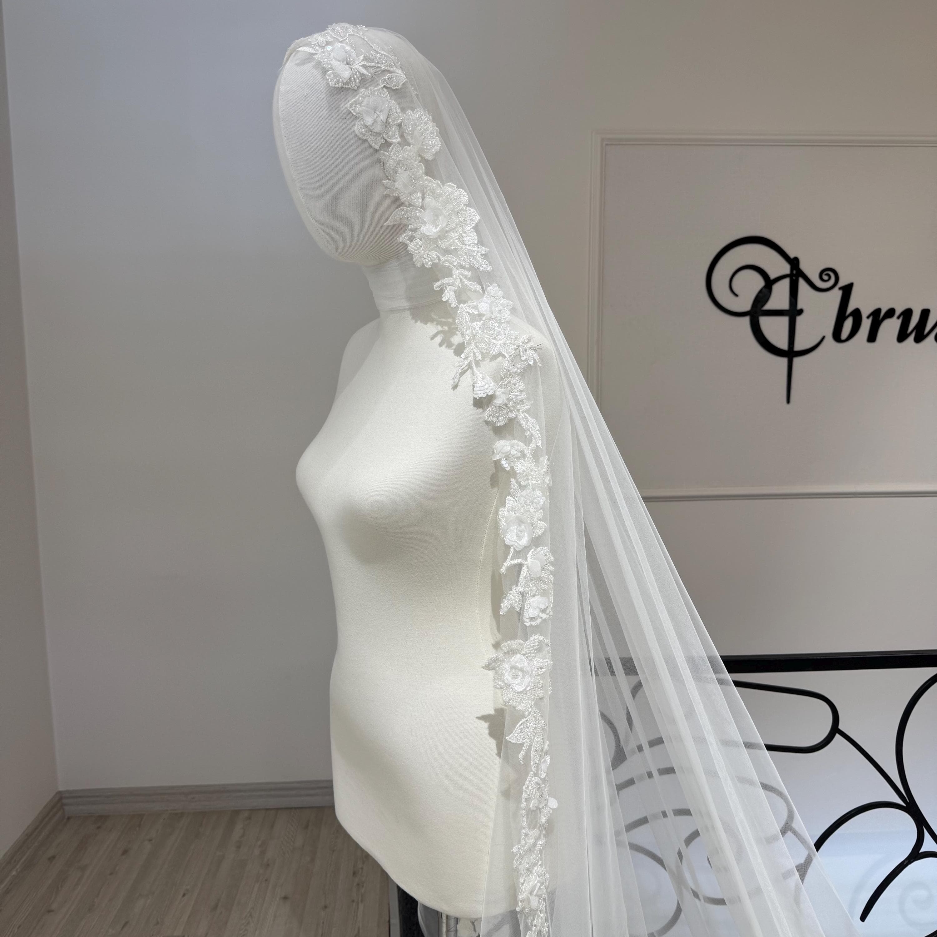 The flower veil integrates with the wedding dress and the bridal veil - image 5