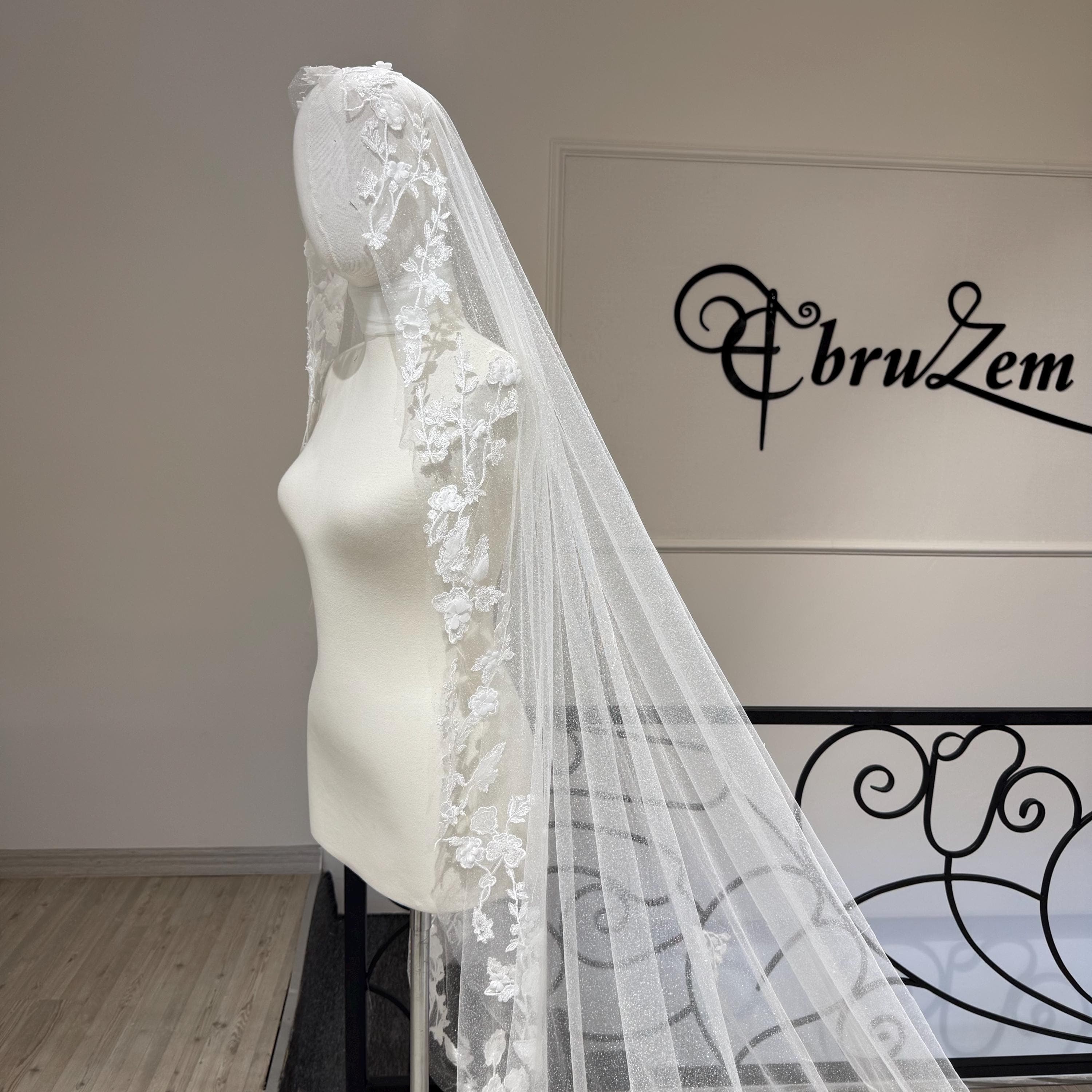 Elegant Lace Edge Wedding Veil   Long Tulle, - image 4