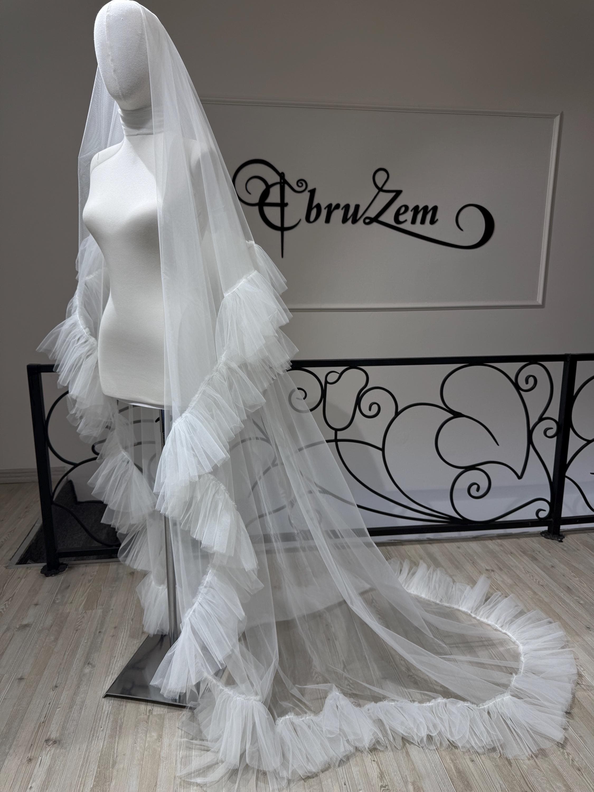 Ruffled Tulle Bridal Veil 300 cm – Long Elegant Wedding Veil with Soft Layers - image 4