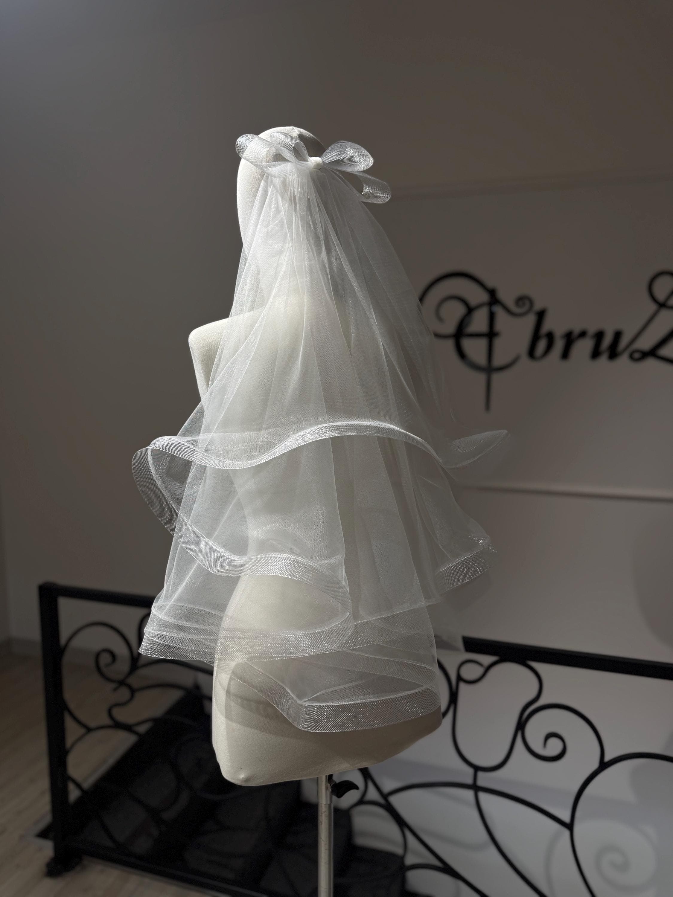 Minimalist Wedding Veil | Elegant Short Style - image 4
