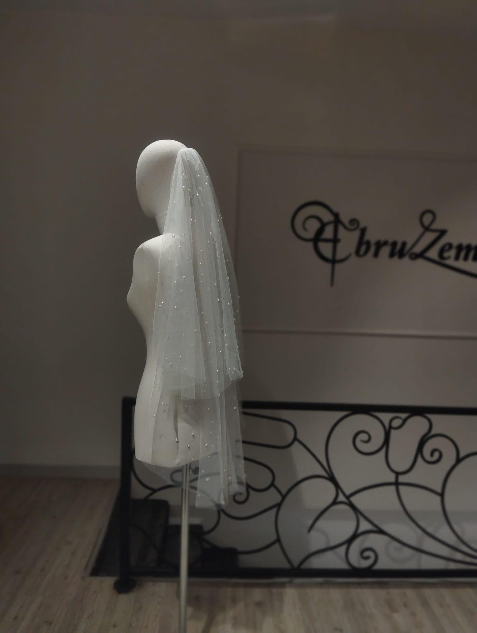 Elegant Chapel Veil – Two-Tier Soft Tulle Bridal Veil with Refined Raw Edge - image 5