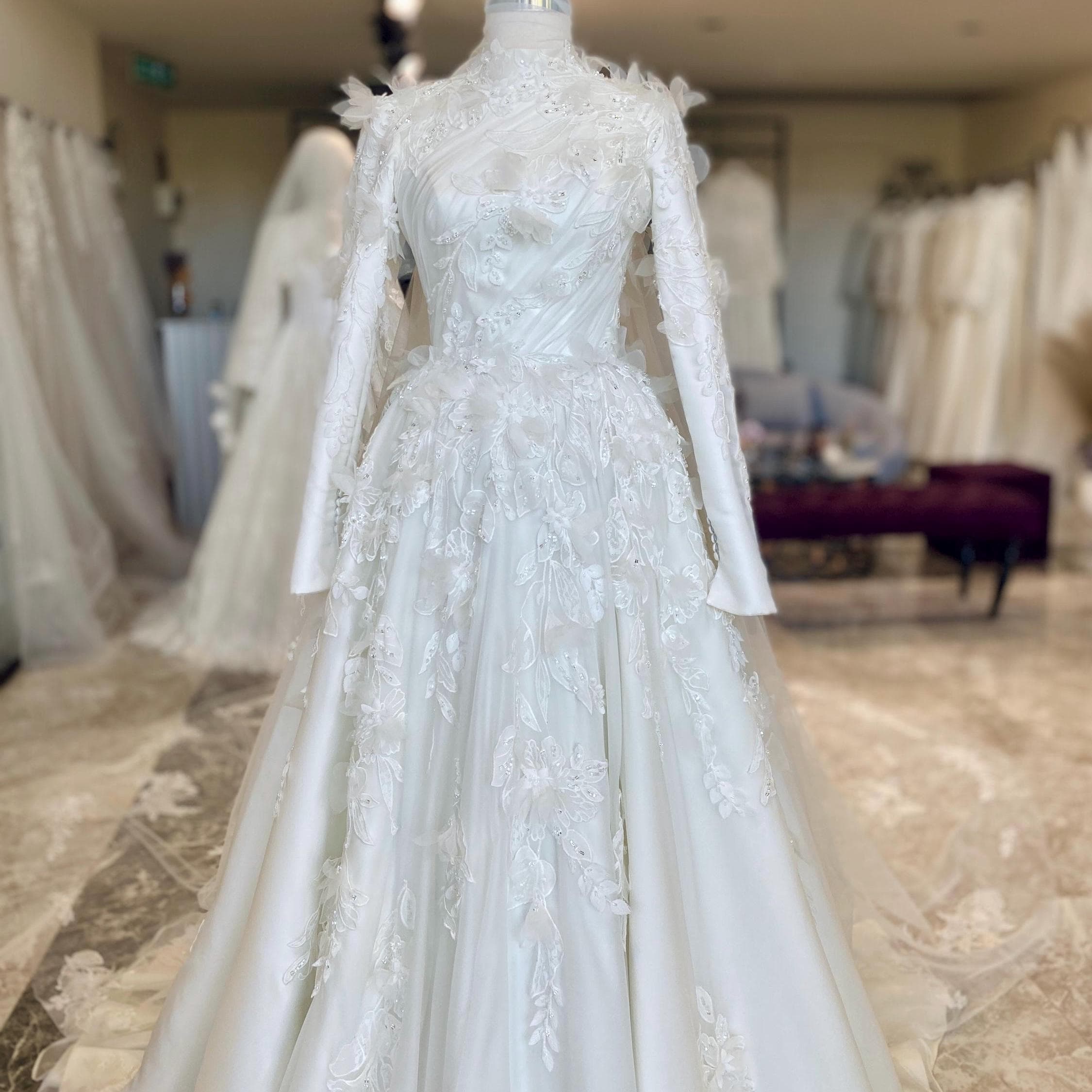 Luxury Silk Bridal Gown for Hijab Brides – Elegant Lace Long Sleeve Wedding Dress