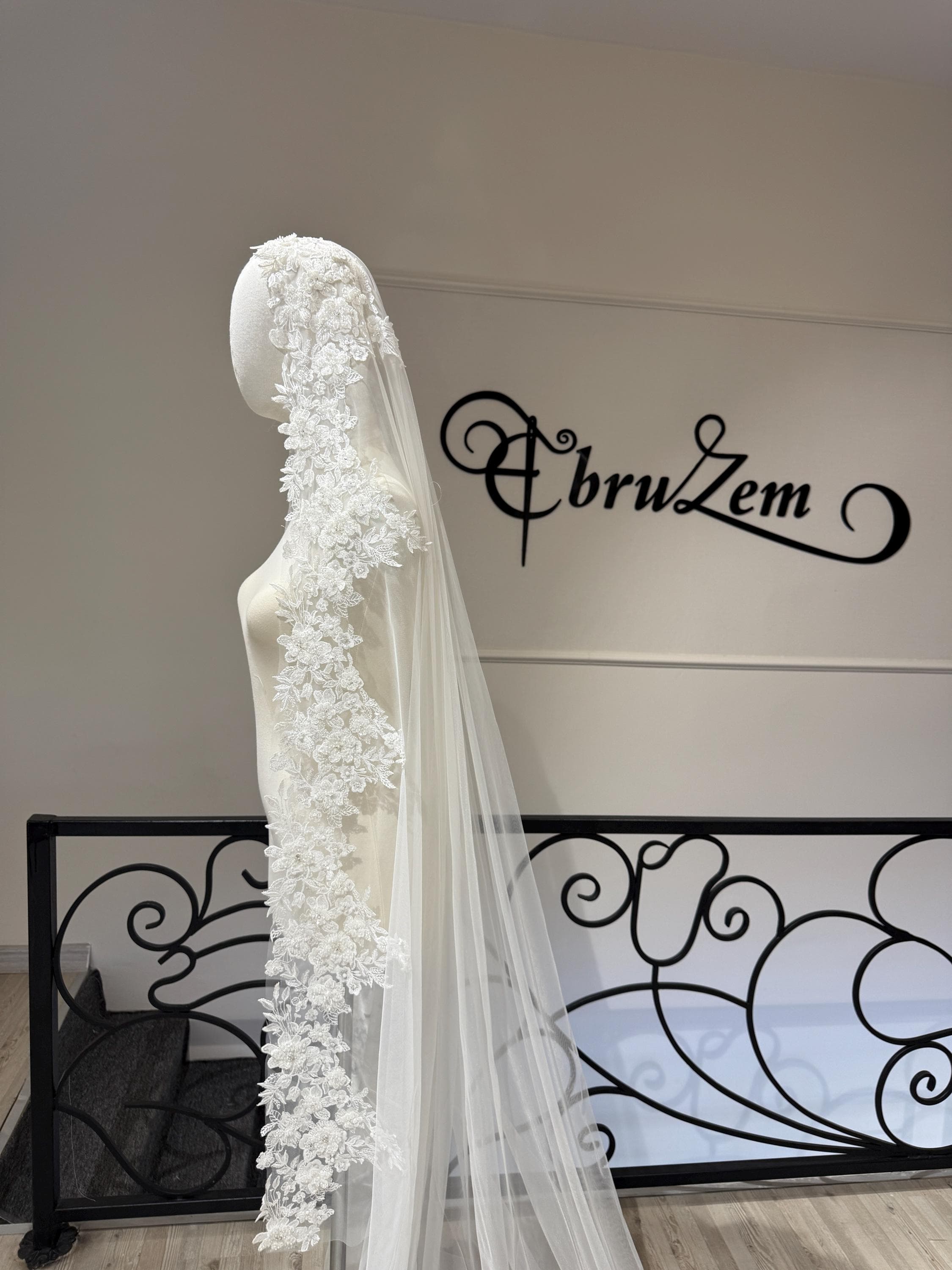 Luxurious Lace Bridal Veil Elegant Wedding Veil - image 3