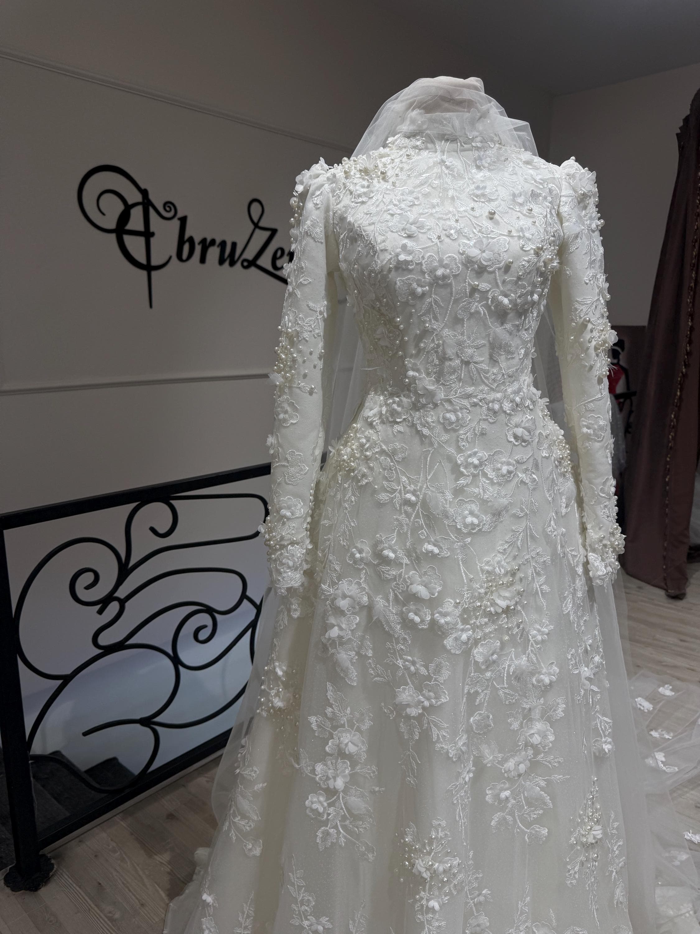 Handmade Muslim Wedding Dress – 3D Lace Hijab Gown with Train & Full Coverage - image 5