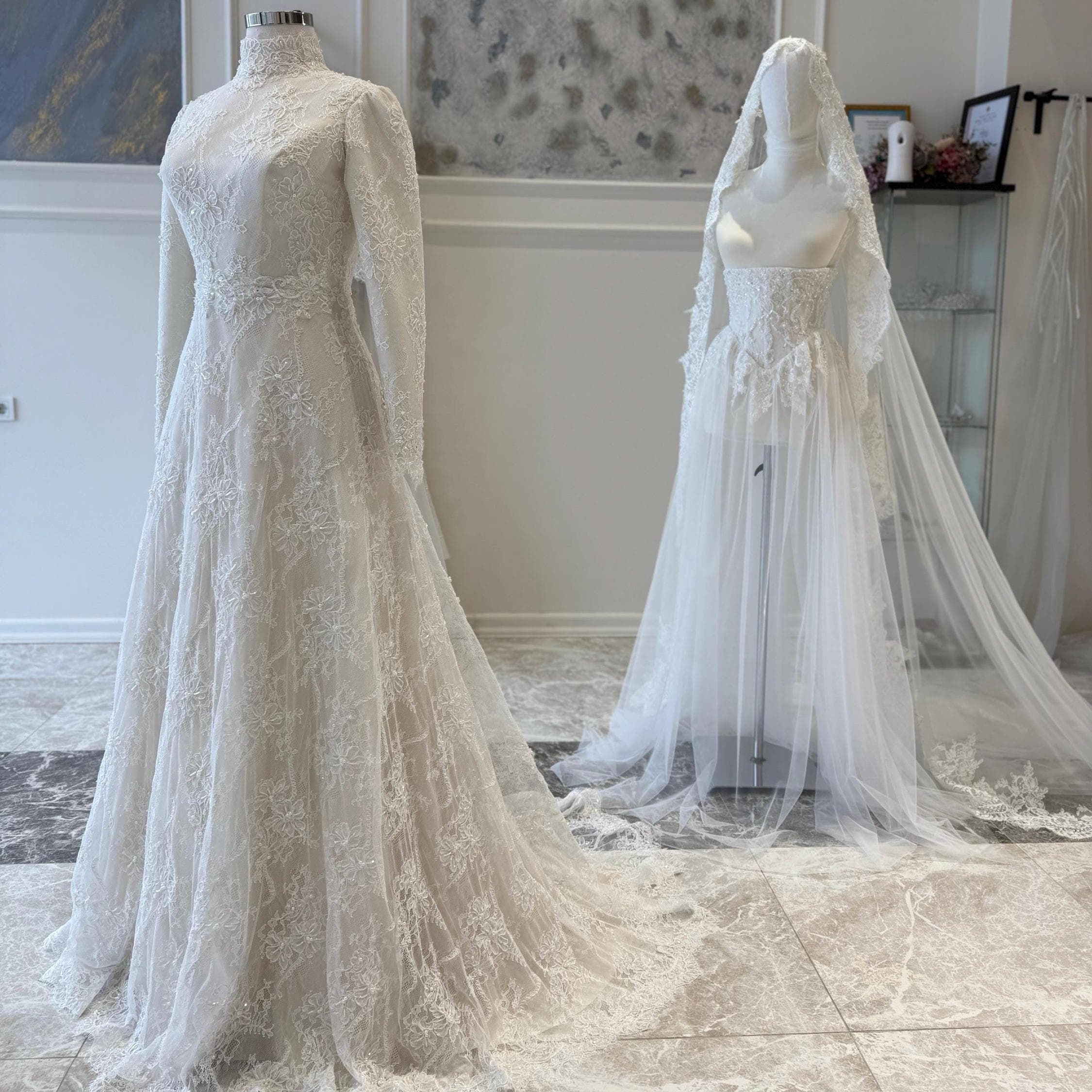 Lace Corset Wedding Dress with Detachable Train – Sculpted Long Sleeve Bridal Gown