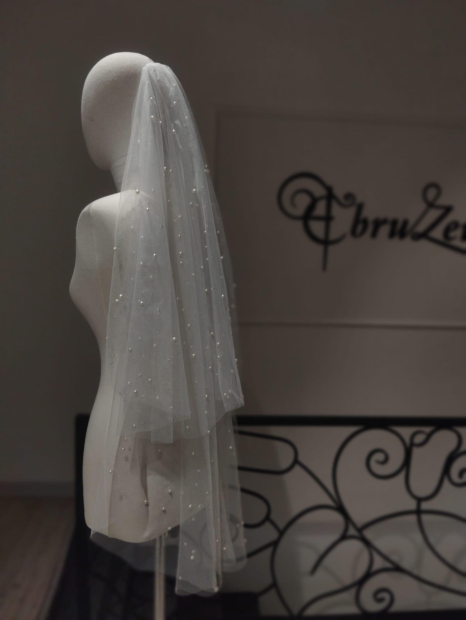 Elegant Chapel Veil – Two-Tier Soft Tulle Bridal Veil with Refined Raw Edge