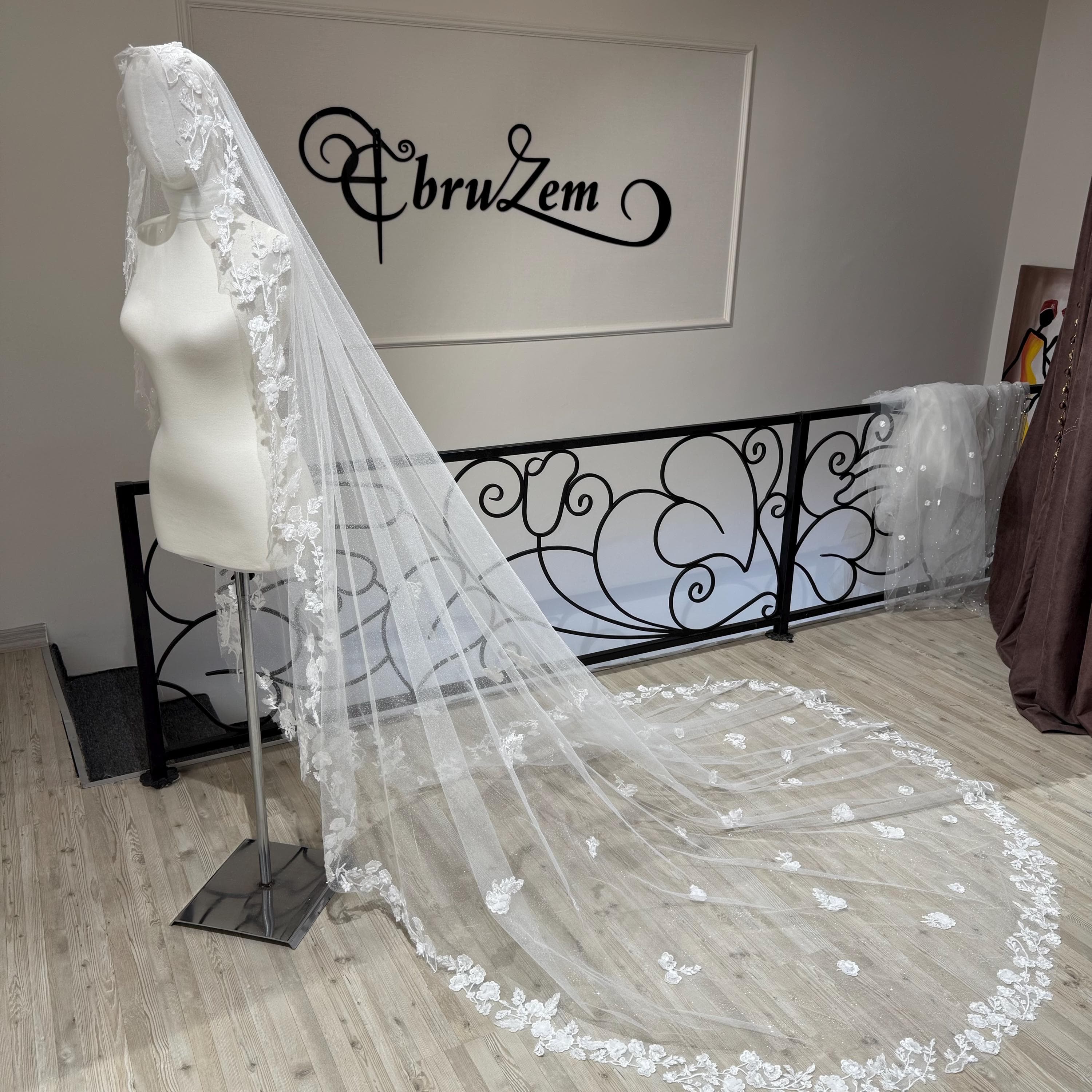 Elegant Lace Edge Wedding Veil   Long Tulle, - image 3