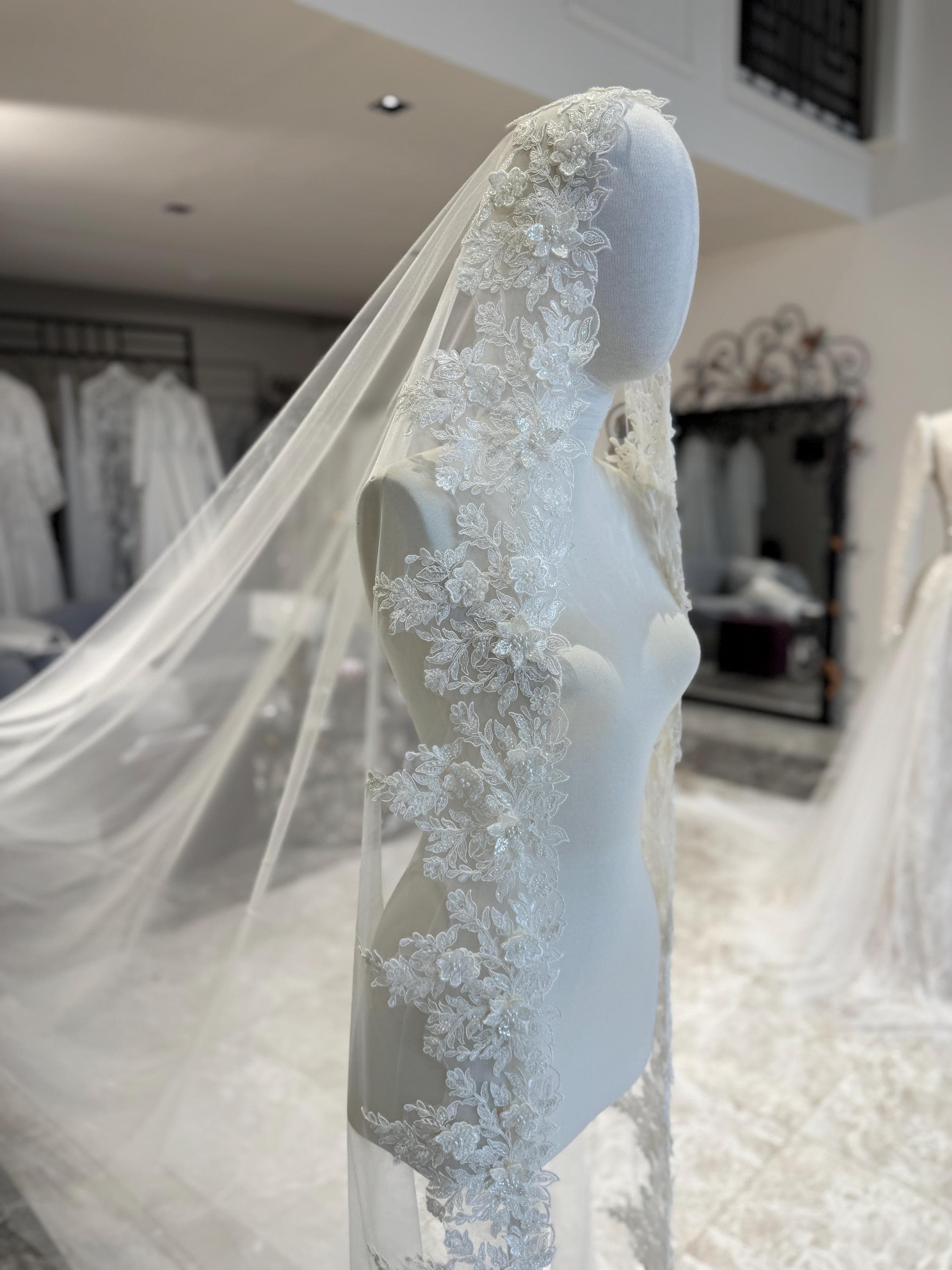 Luxurious Lace Bridal Veil Elegant Wedding Veil - image 5