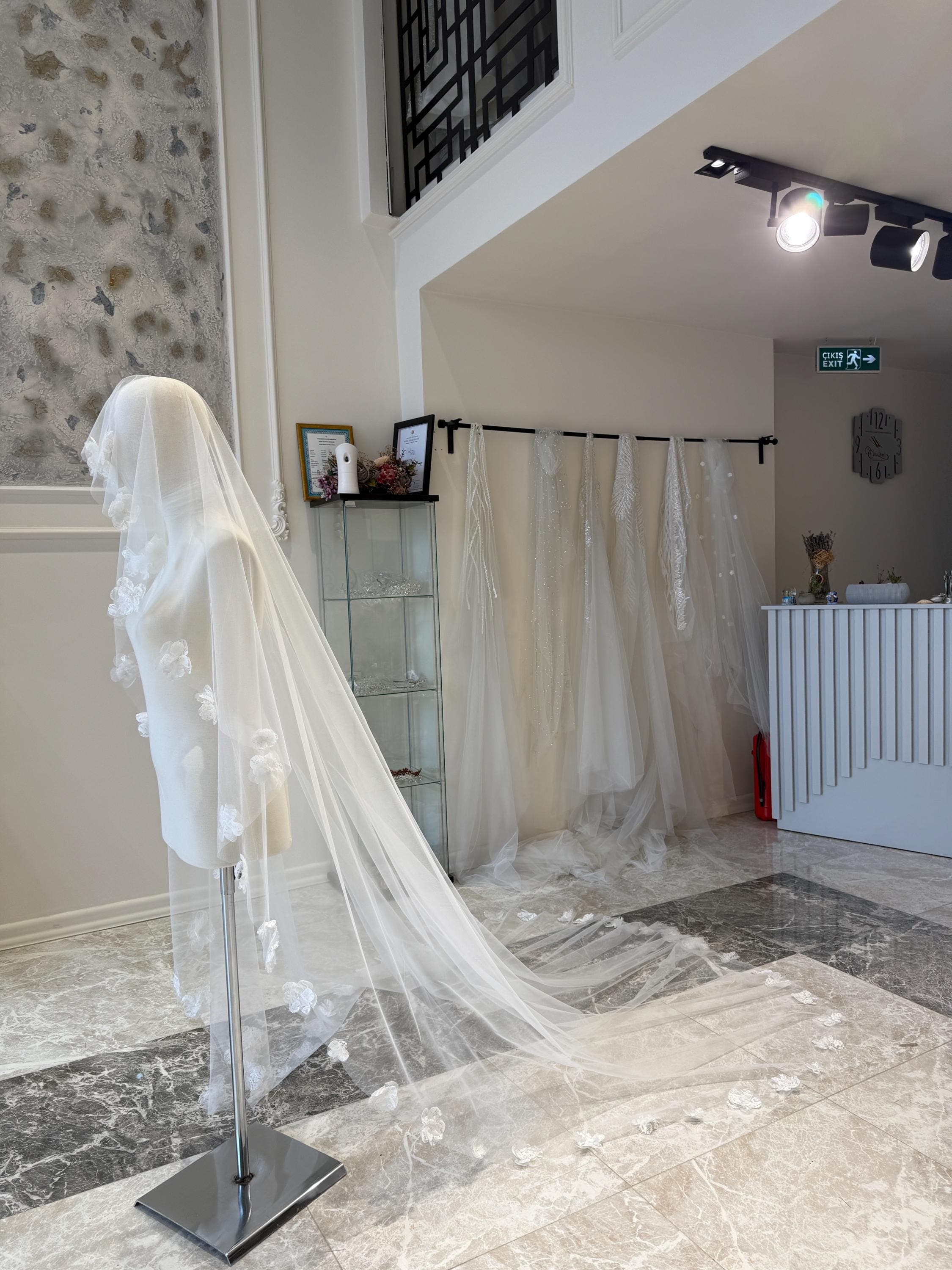 Elegant Cathedral Lace Appliqué Veil – One-Tier Soft Tulle Bridal Veil for Modest Brides - image 5
