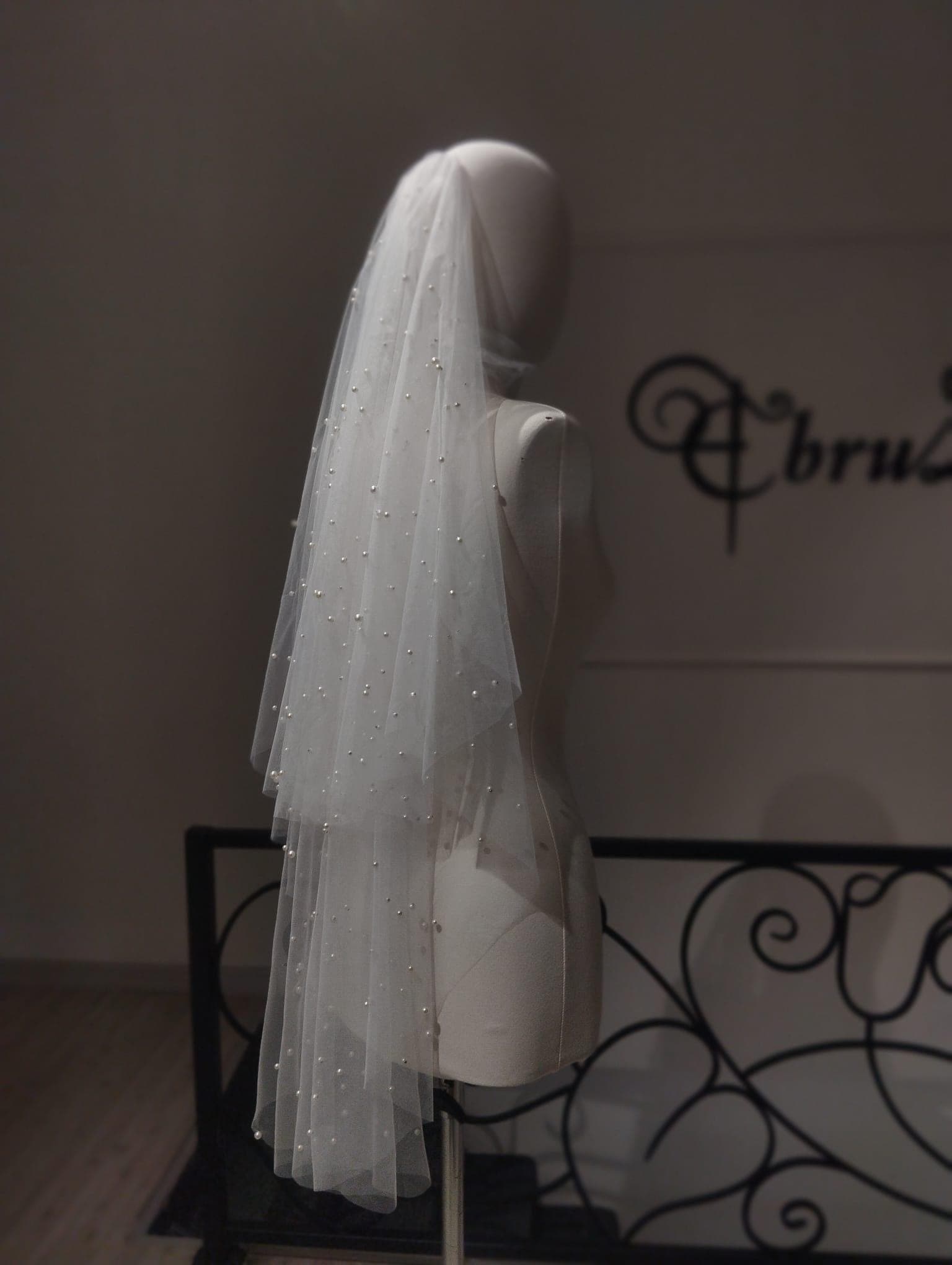 Elegant Chapel Veil – Two-Tier Soft Tulle Bridal Veil with Refined Raw Edge - image 4