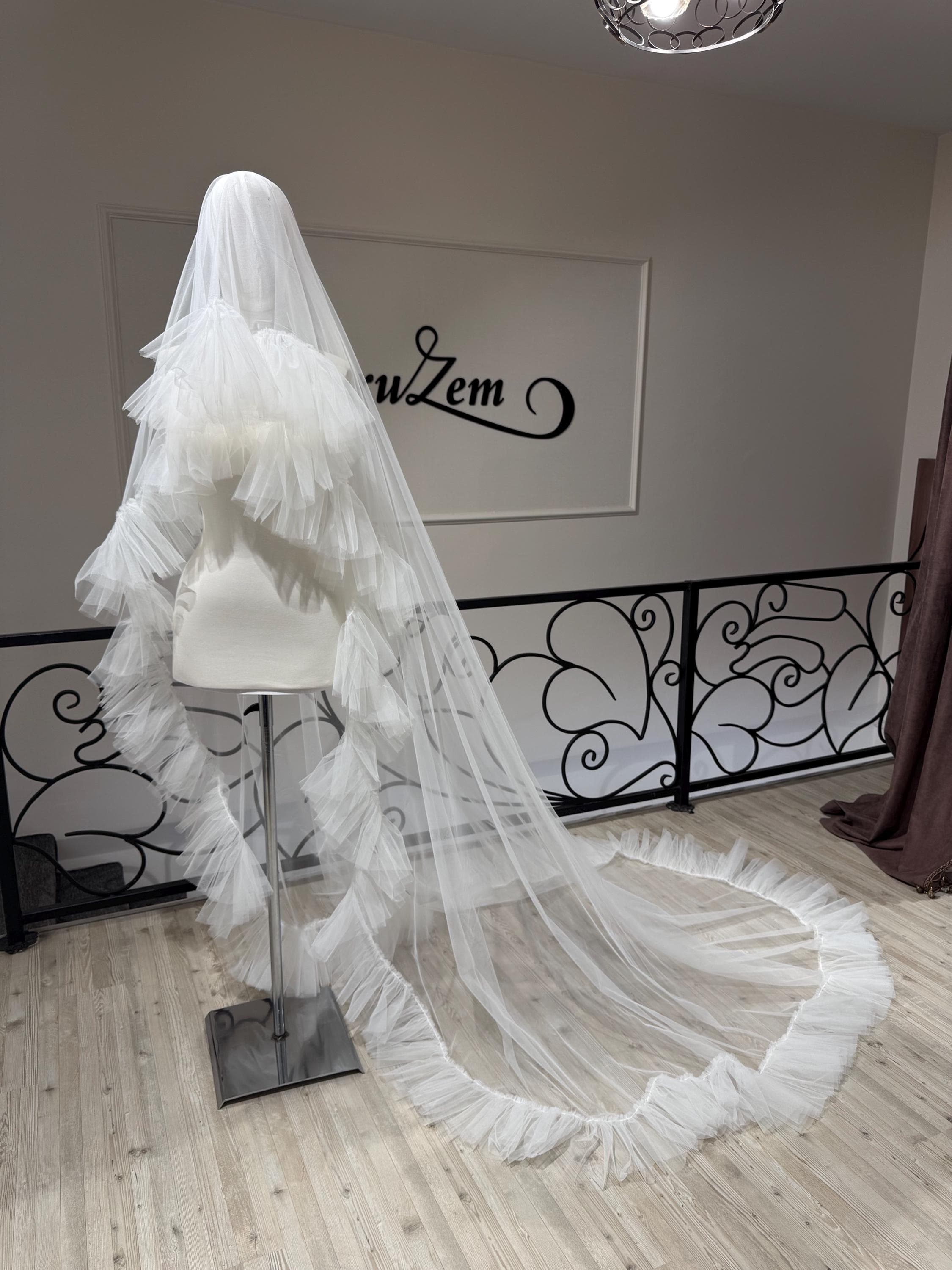Ruffled Tulle Bridal Veil 300 cm – Long Elegant Wedding Veil with Soft Layers - image 3