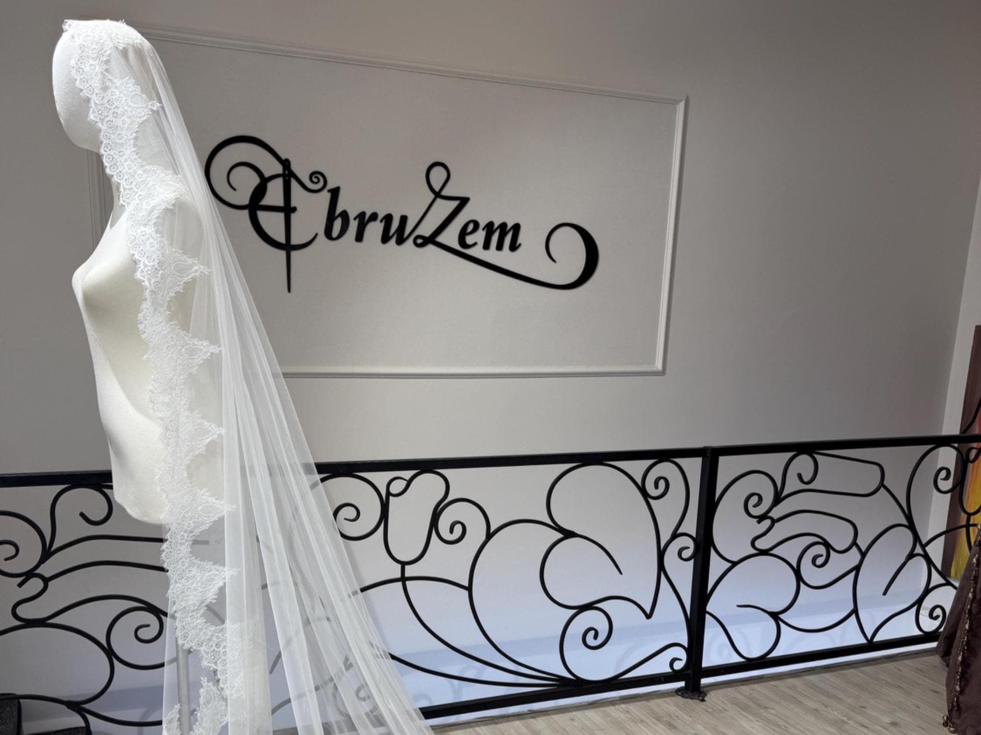 Cathedral Lace Bridal Veil: 300cm Wedding Veil - image 3