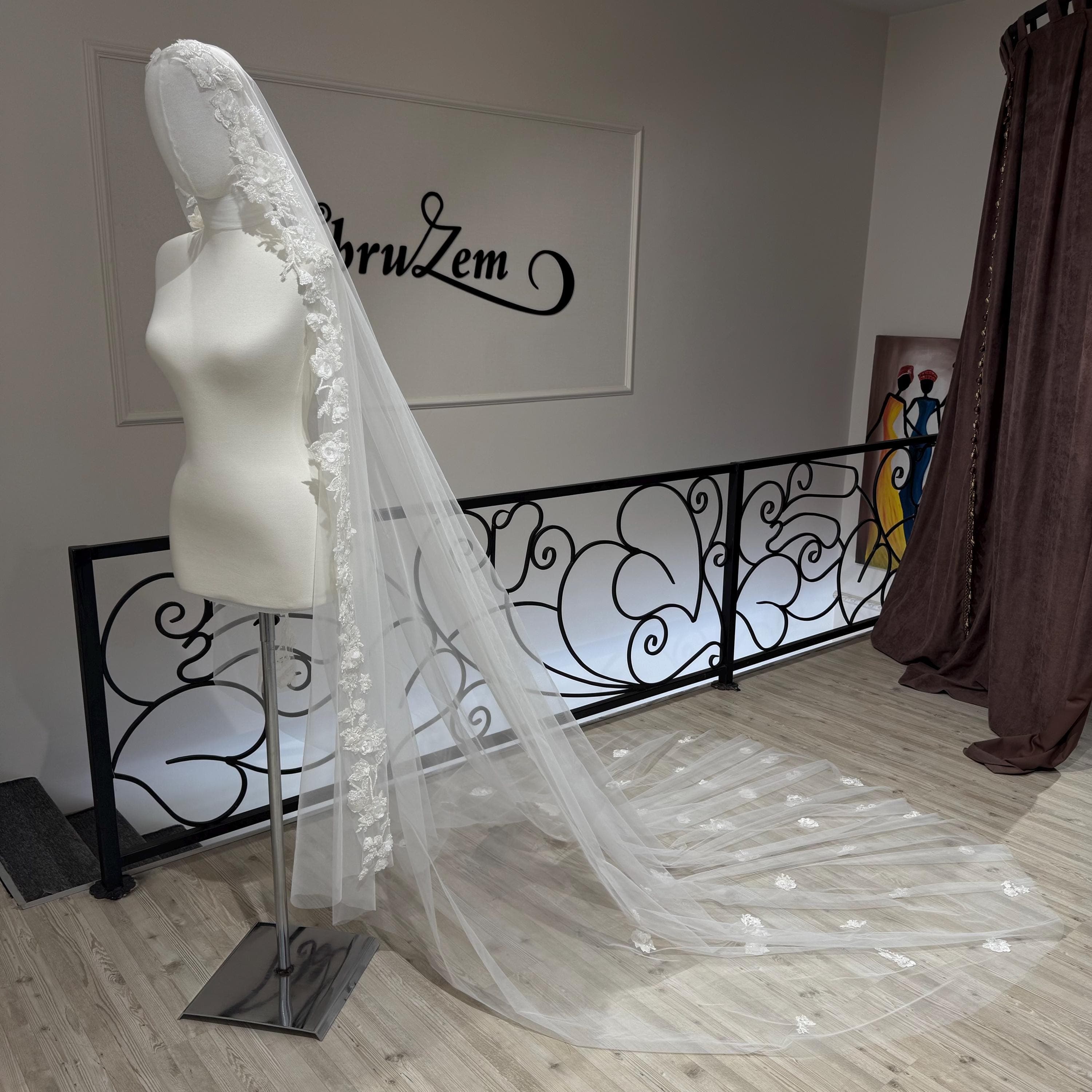 Wedding Veil in Silk Tulle lace – Handmade Long Bridal Veil with Elegant Detail - image 4