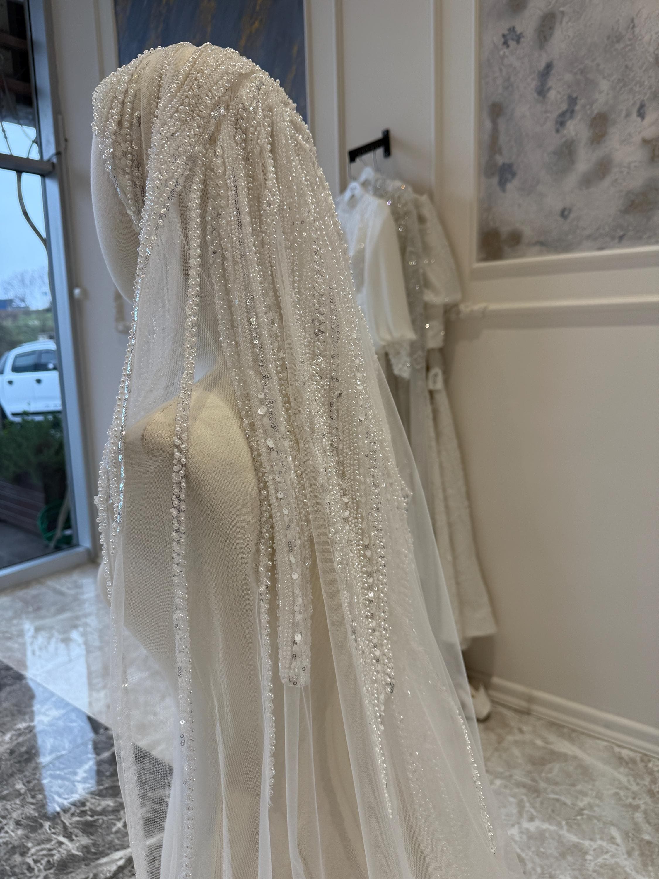 Pearl-Embellished Cathedral Veil – One‑Tier Soft Tulle Bridal Veil with Luxurious Elegance