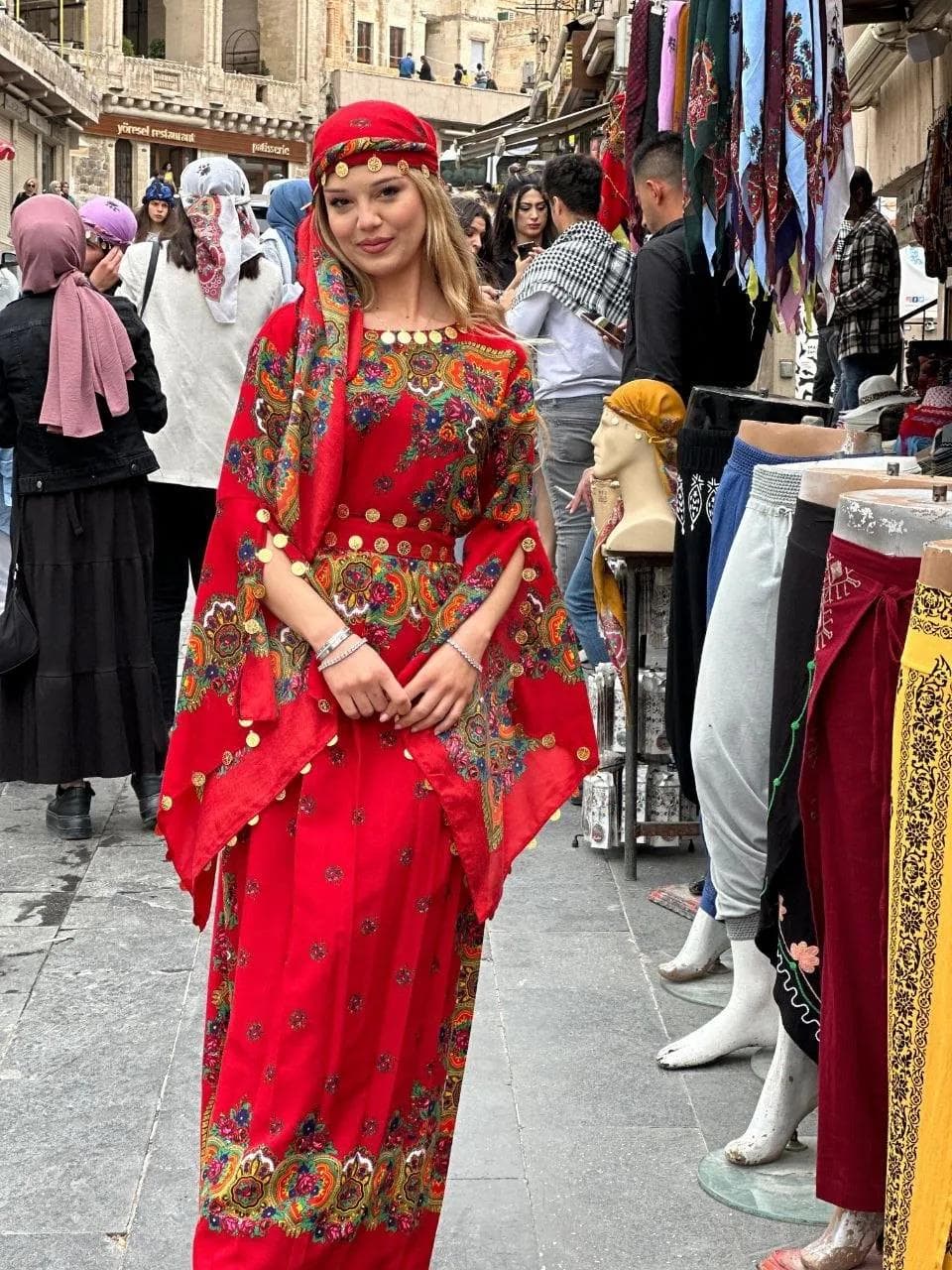 Kurdish Hamavi Traditional Red Kaftan Dress with Floral Patterns, Kras Fistan Abaya for Newroz, Wedding & Special Occasions – One Size - image 4