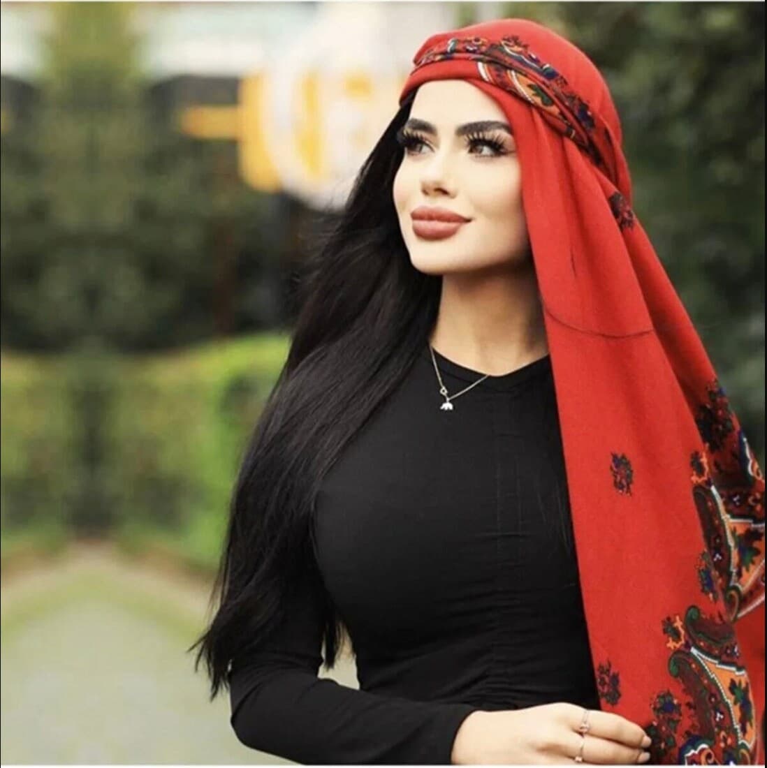 Traditional Kurdish Scarf , Mardin Regional Hamavi Tasseled Shawl , Scarf , Skerchief. It is suitable for daily use. 90*90 measured.