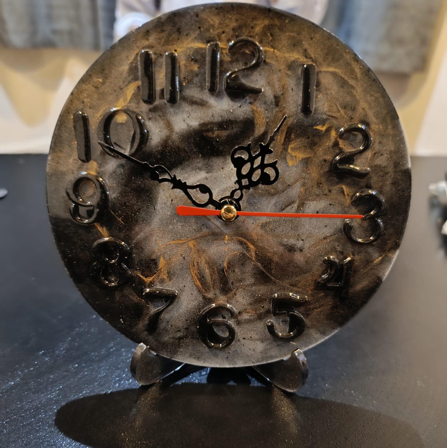 resin Minimalist Clock small black and gold desktop clock with free holder