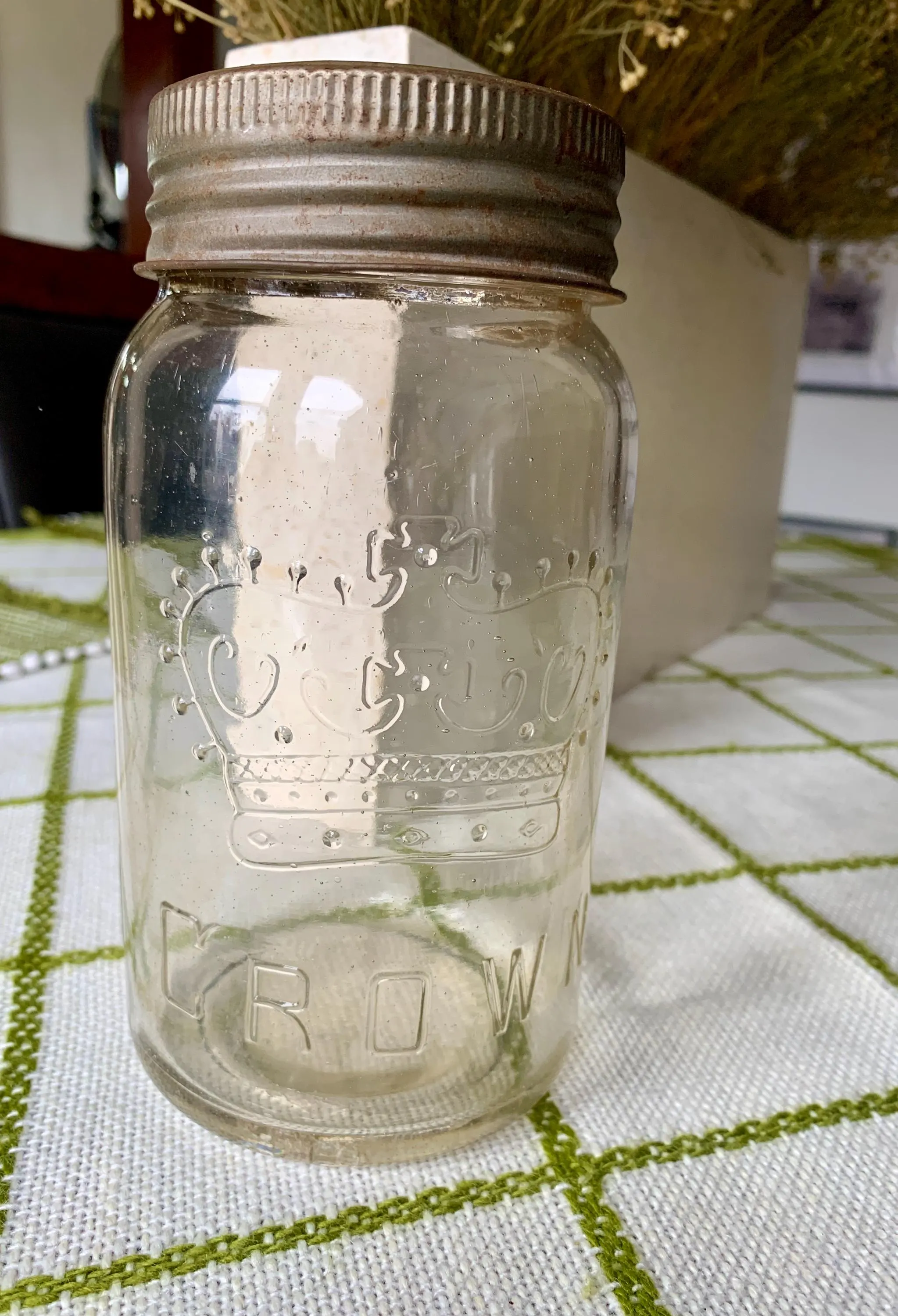 Antique 7 1/8” Straw/Light Amber Hued CROWN QT 32oz Seeded Glass Canning/Preserves Jar 9 Pearls #4 No Date/Base Mark Glass Insert/Zinc Seal - image 3