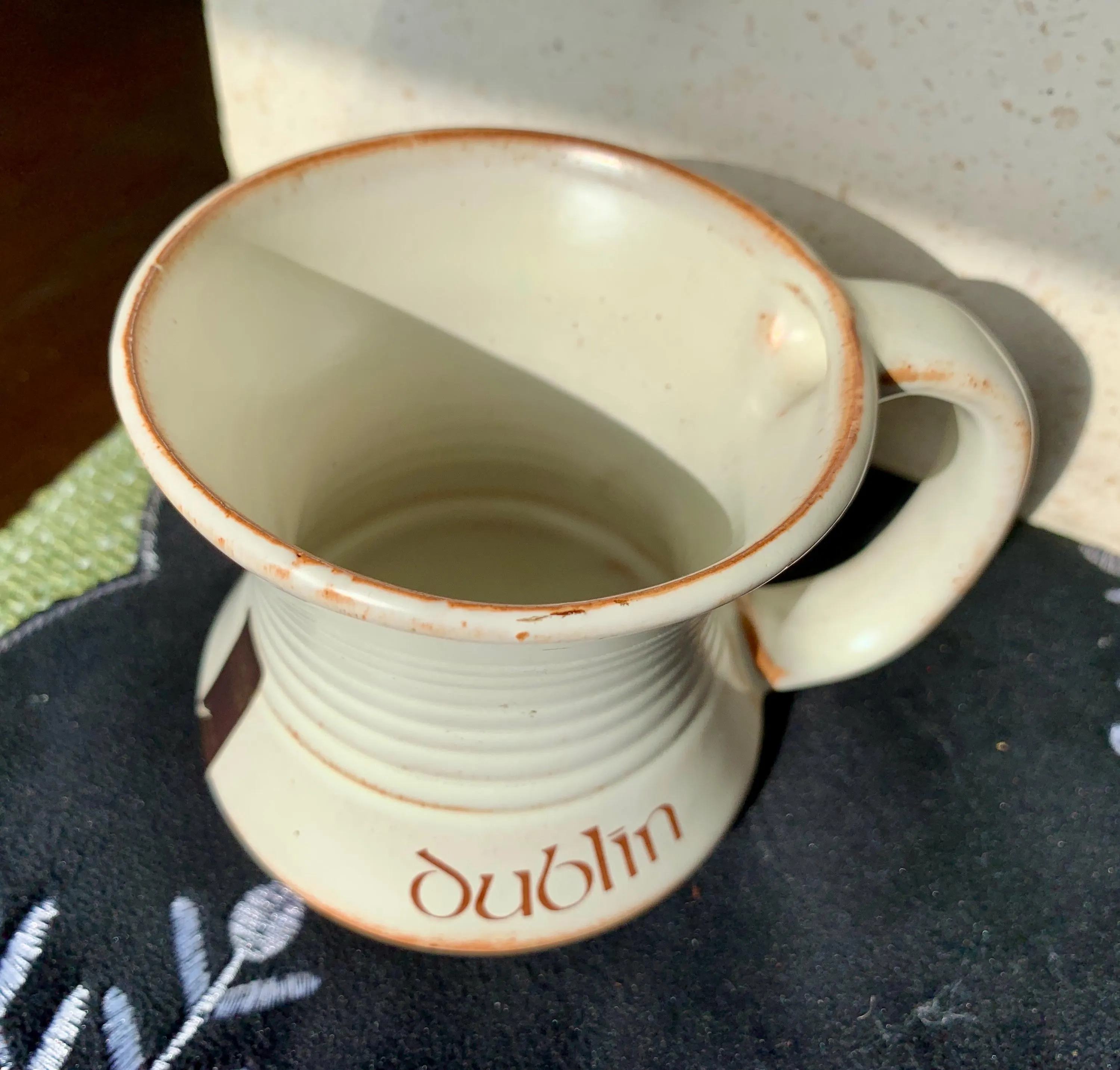 Unused Vintage 8 fl oz Labelled IRISH COUNTRY POTTERY “Dublin” Rustic, Traditional Handcrafted Speckled Pottery Mug Made in Shannon, Ireland - image 5