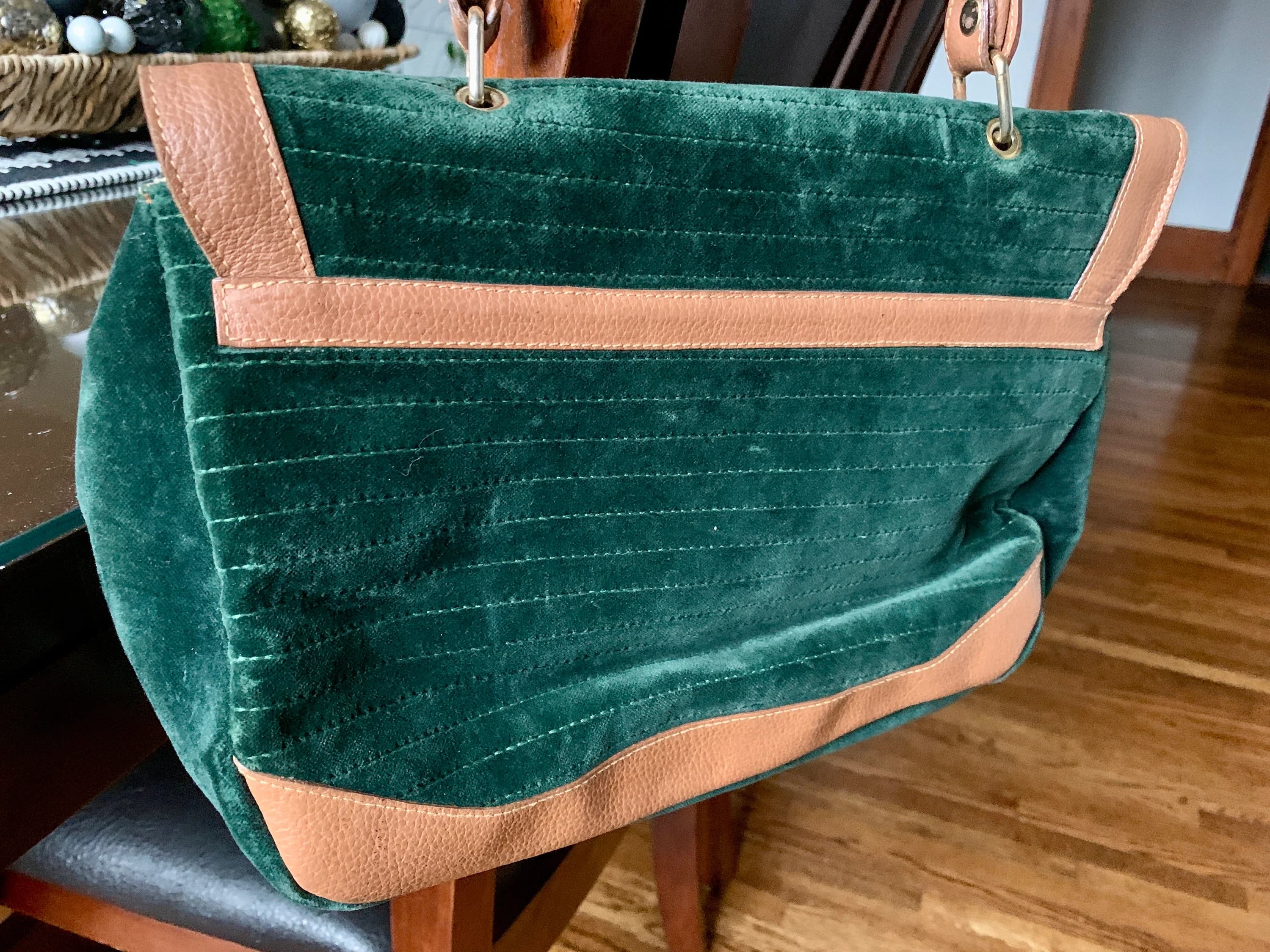 UNUSED Luxurious Vintage 16 1/2”x 15” Emerald Green Velvet & Tan Leather IL PORTICO Italian Satchel Hand Bag c.1950-60s w/Leather Interior - image 2