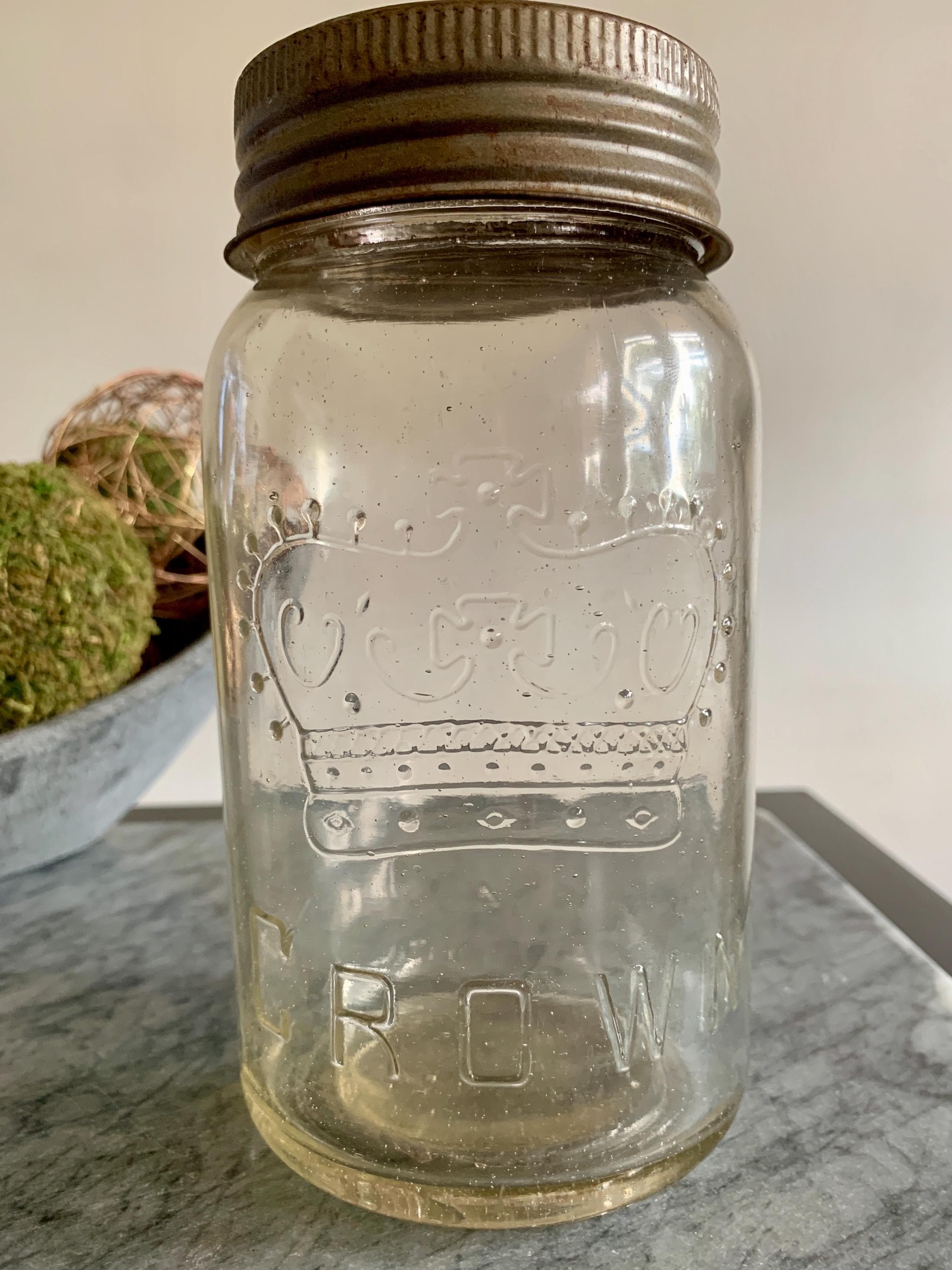 Antique 7 1/8” Straw/Light Amber Hued CROWN QT 32oz Seeded Glass Canning/Preserves Jar 9 Pearls #4 No Date/Base Mark Glass Insert/Zinc Seal