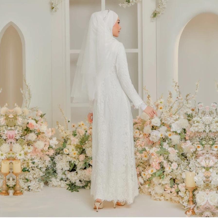Elegant White French Lace Muslim Wedding Dress - Modest Bridal Gown with Long Sleeves - Customizable Islamic Nikah Attire - image 5