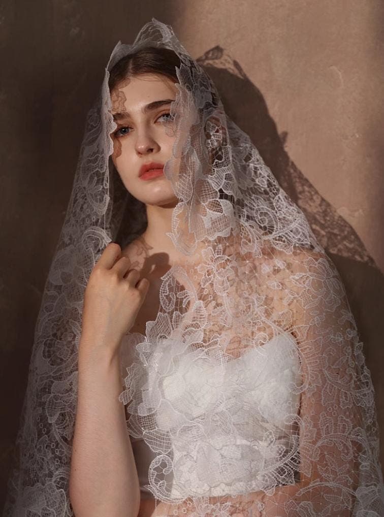 Romantic Vintage White Lace Cathedral Bridal Veil with Intricate Floral Patterns - image 4